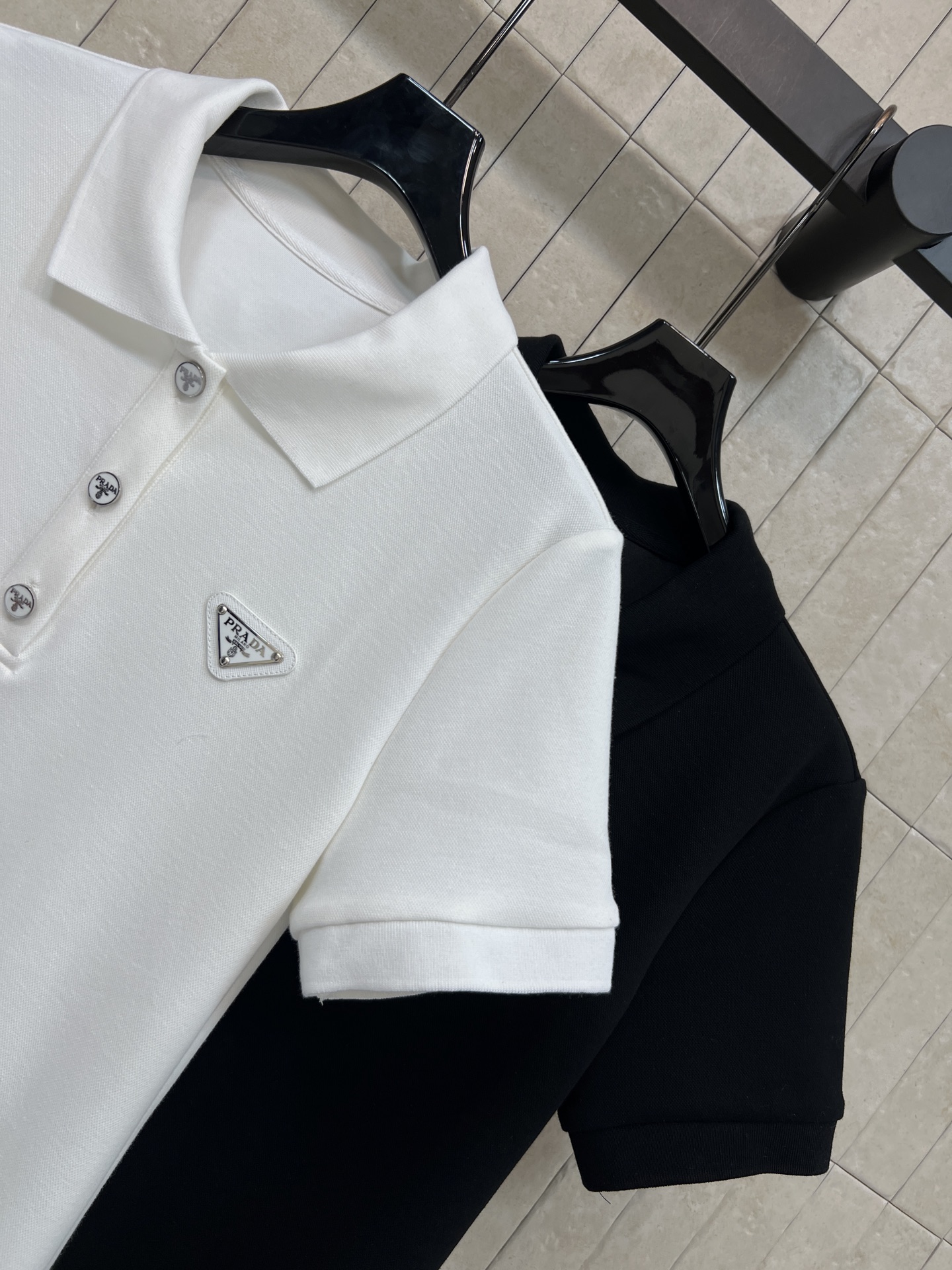 PD家 26春夏新款 POLO领连衣裙 垂坠感面料 舒适透气 经典Polo翻领设计 减龄又百搭 三颗纽扣