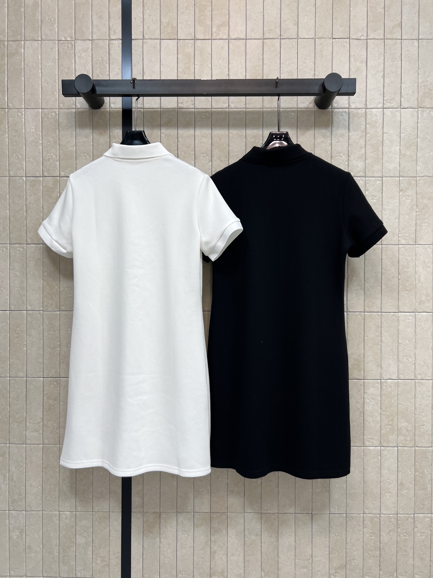 PD家 26春夏新款 POLO领连衣裙 垂坠感面料 舒适透气 经典Polo翻领设计 减龄又百搭 三颗纽扣