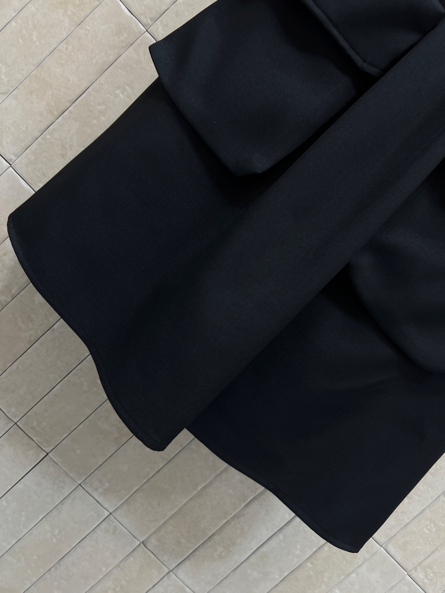 PD家 26春夏新款 圆领短袖连衣裙 垂坠感面料挺括有型 圆领+短袖的简约廓形 胸前收腰+裙摆抽褶设计 