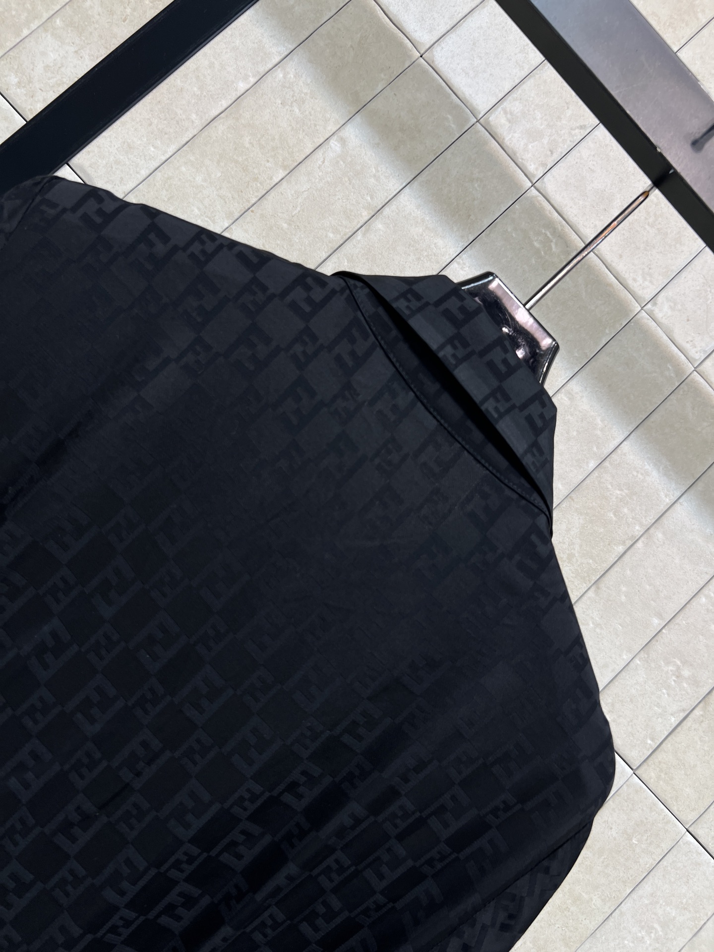 FD家 26春夏新款 提花收腰连衣裙 翻领+短袖单排扣设计 收腰系带勾勒身材比例 裙摆自然垂坠 垂坠提花