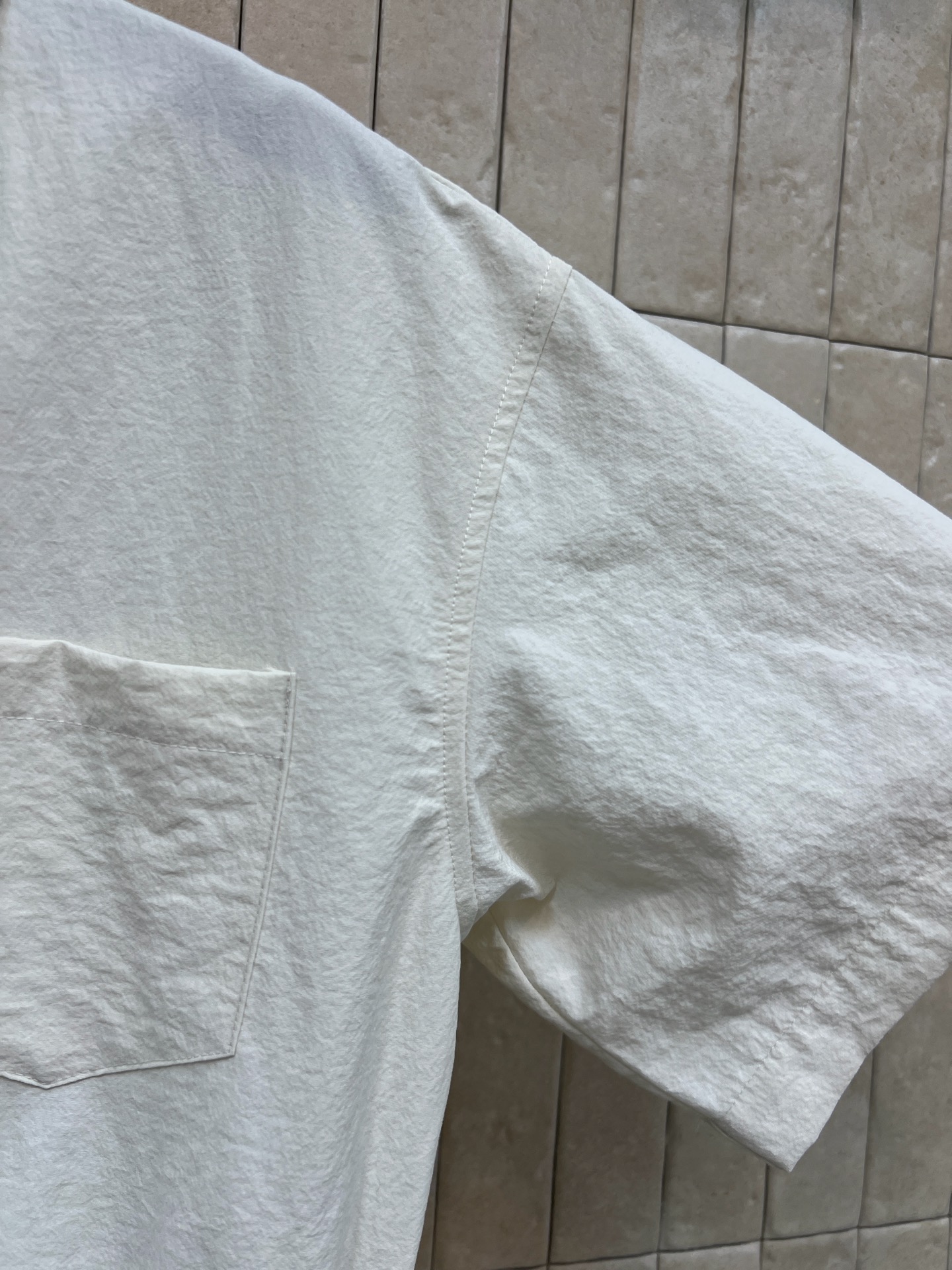 PD家 26春夏新款 白色褶皱衬衫裙 短袖+翻领设计 简约又有细节感 腰部抽绳可调节 轻松修饰身形 A字