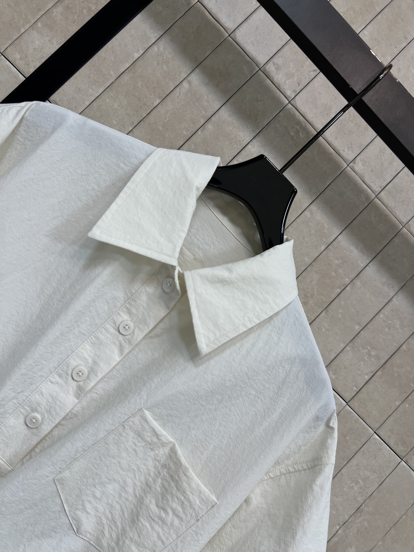 PD家 26春夏新款 白色褶皱衬衫裙 短袖+翻领设计 简约又有细节感 腰部抽绳可调节 轻松修饰身形 A字