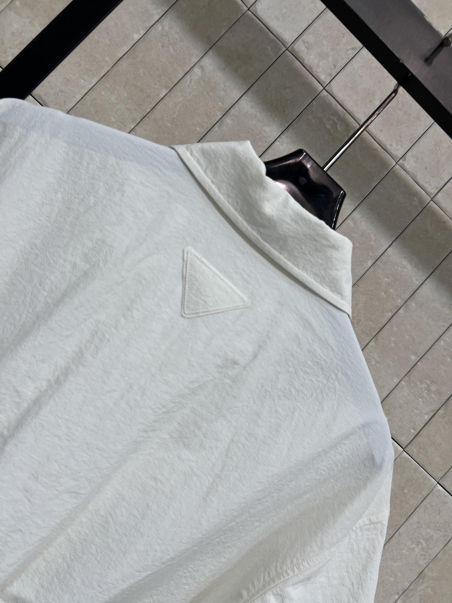 PD家 26春夏新款 白色褶皱衬衫裙 短袖+翻领设计 简约又有细节感 腰部抽绳可调节 轻松修饰身形 A字