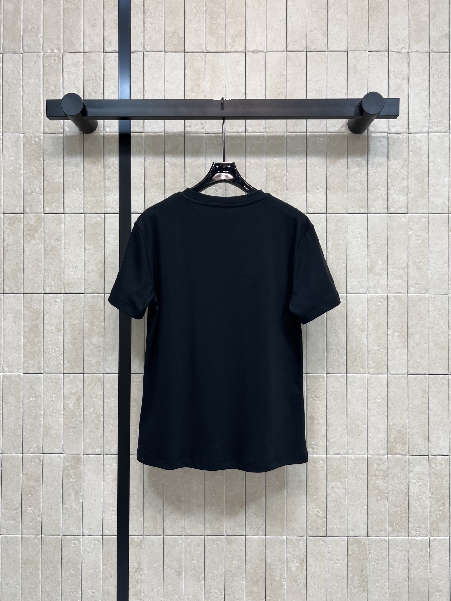 L家 26春夏新款 刺绣口袋T恤 采用纯棉面料 透气性超棒 胸前口袋有彩色logo刺绣 复古又时髦 圆领