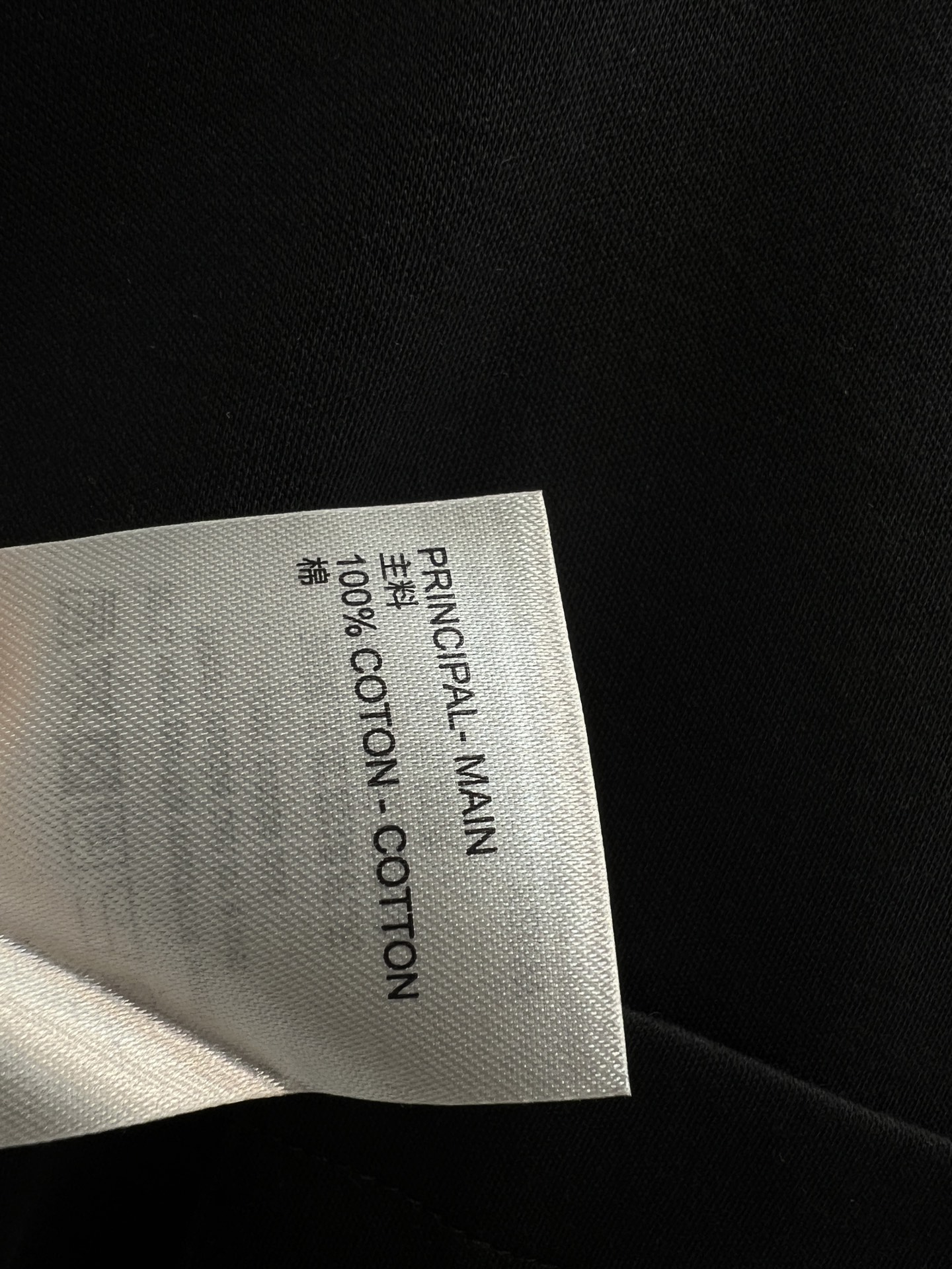 L家 26春夏新款 刺绣口袋T恤 采用纯棉面料 透气性超棒 胸前口袋有彩色logo刺绣 复古又时髦 圆领