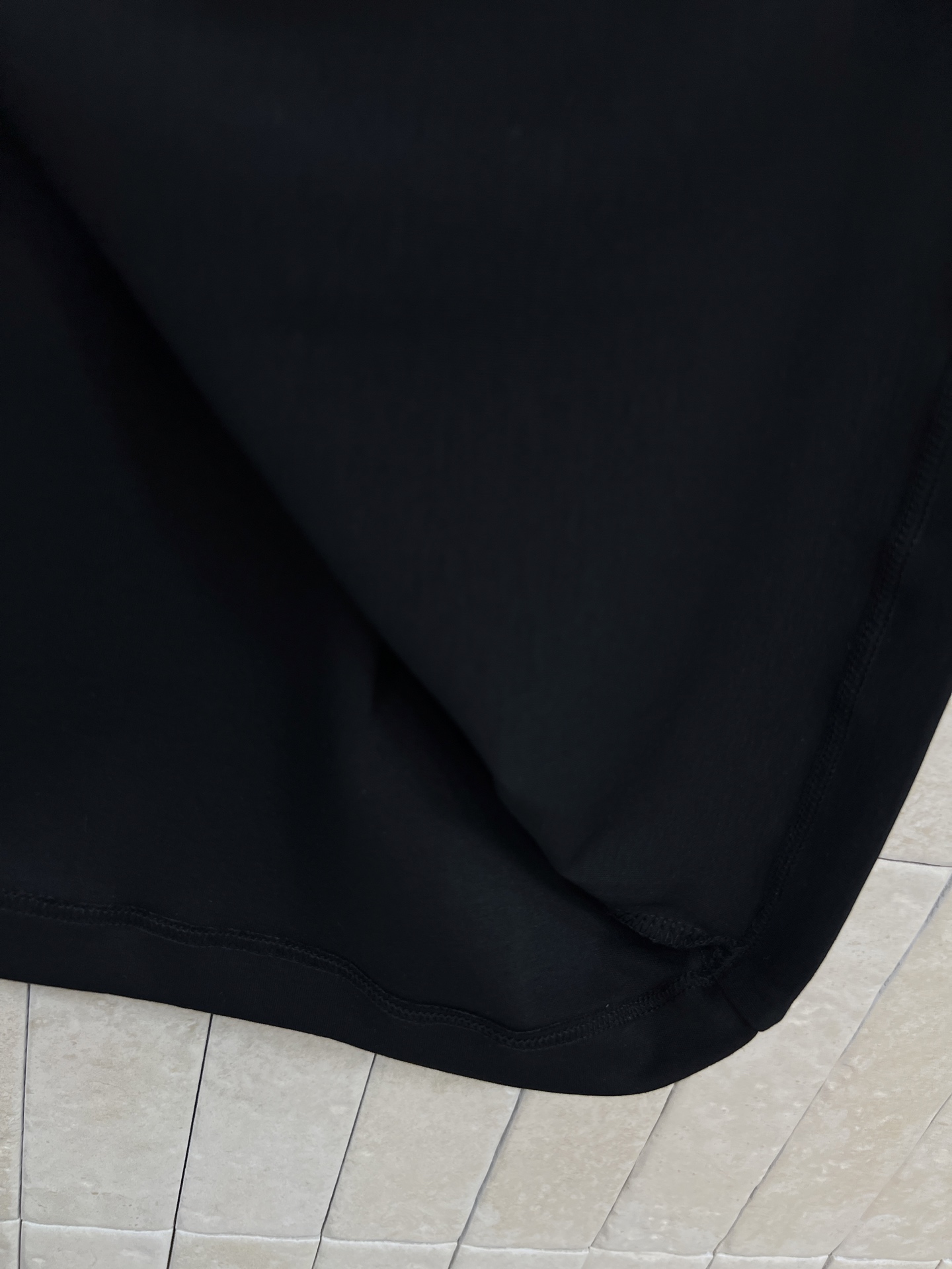 L家 26春夏新款 口袋印花T恤 棉料垂坠挺括不易变形 不对称口袋拼接设计+流苏印花 细节满分 宽松落肩