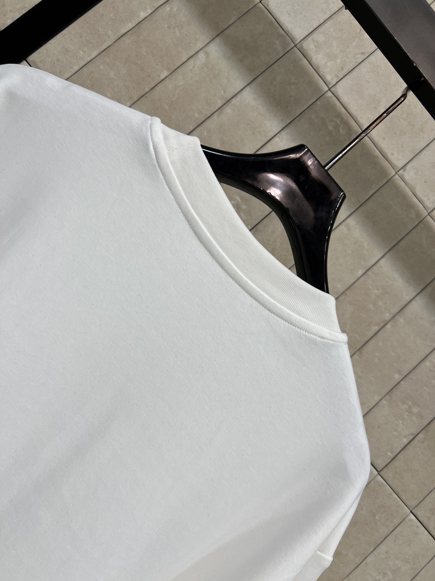 L家 26春夏新款 口袋印花T恤 棉料垂坠挺括不易变形 不对称口袋拼接设计+流苏印花 细节满分 宽松落肩