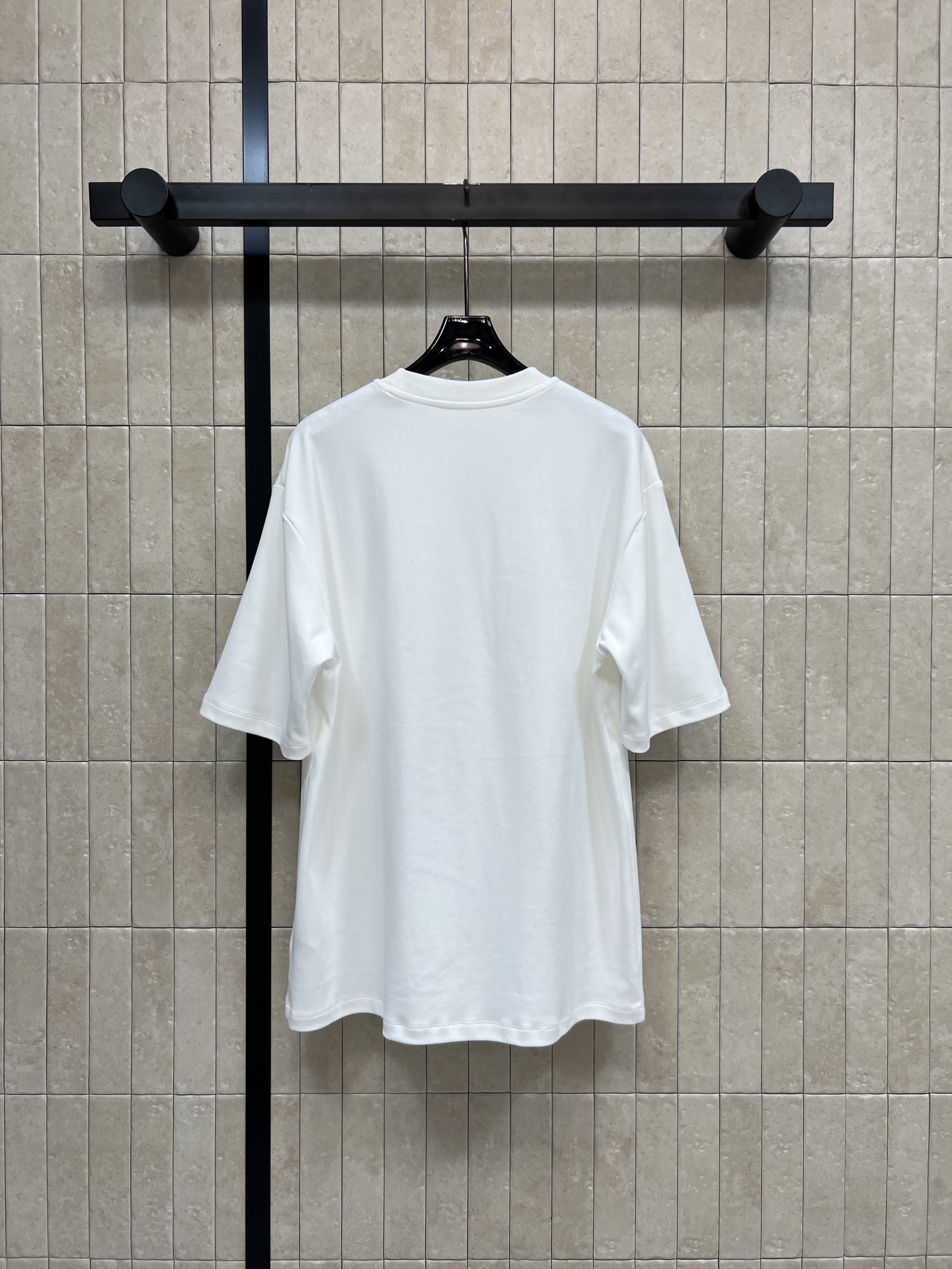 L家 26春夏新款 口袋印花T恤 棉料垂坠挺括不易变形 不对称口袋拼接设计+流苏印花 细节满分 宽松落肩