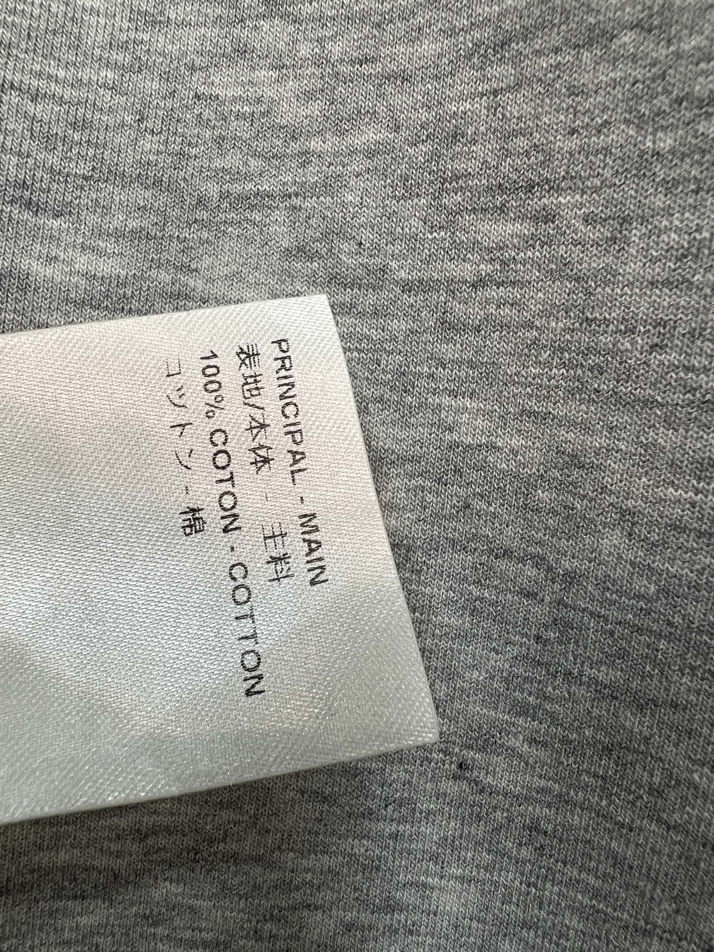 L家 26春夏新款 无袖抽绳马甲 立体棉面料 软糯有质感 上身挺括不软塌 不对称斜襟+金属扣设计 搭配腰