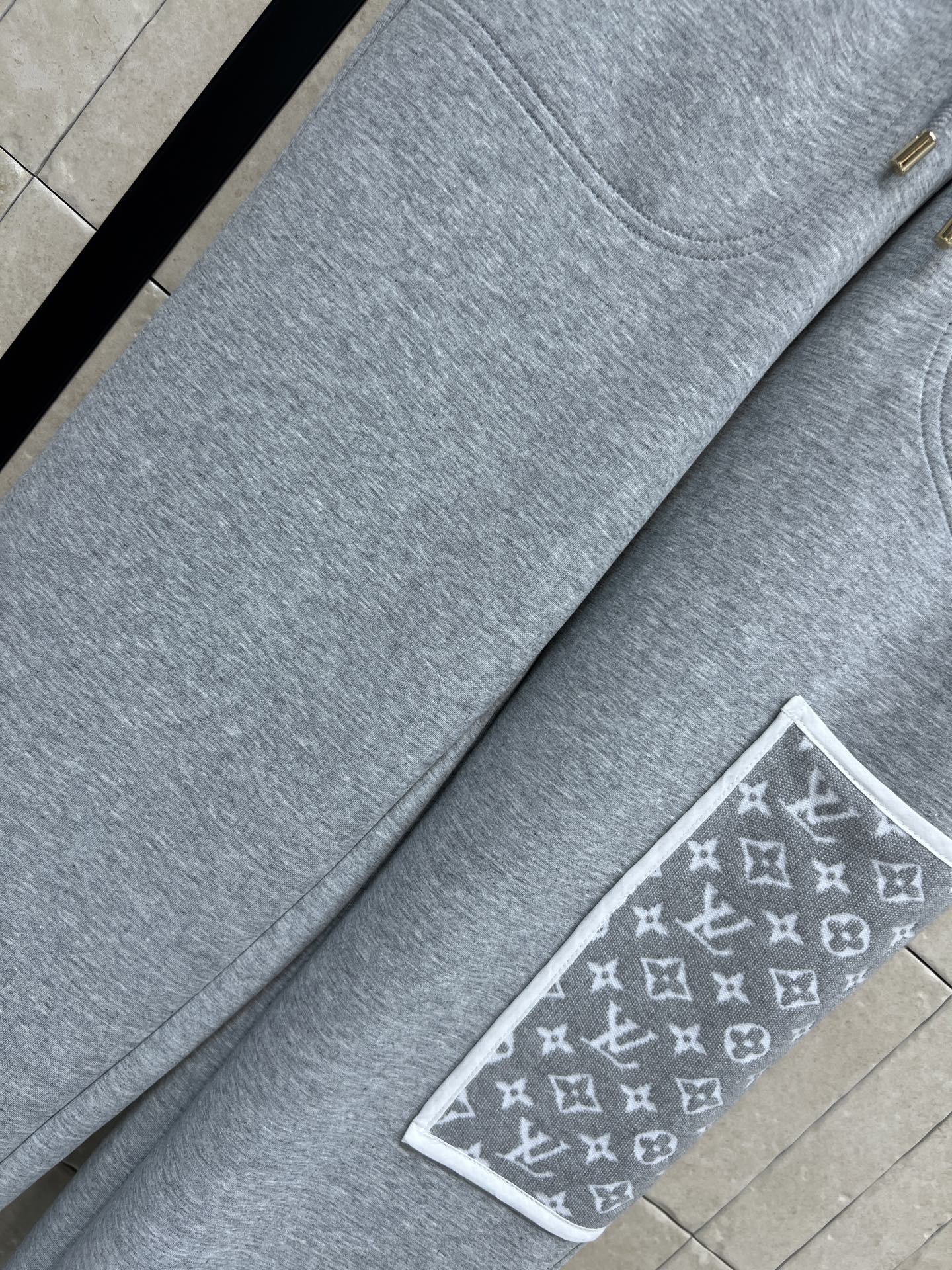 L家 26春夏新款 抽绳阔腿束脚裤 柔软棉质面料 穿着超舒适 宽松版型+抽绳松紧腰 适合各种身材 裤腿侧