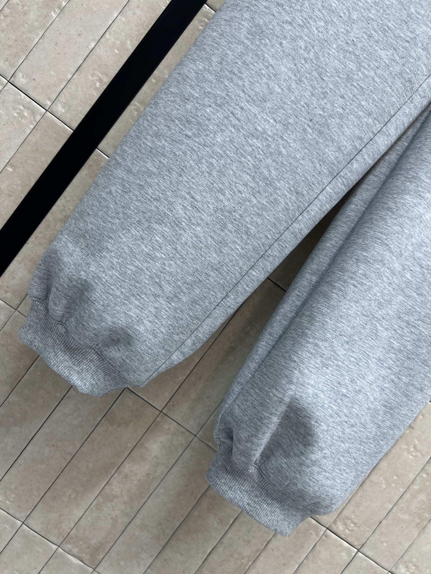 L家 26春夏新款 抽绳阔腿束脚裤 柔软棉质面料 穿着超舒适 宽松版型+抽绳松紧腰 适合各种身材 裤腿侧