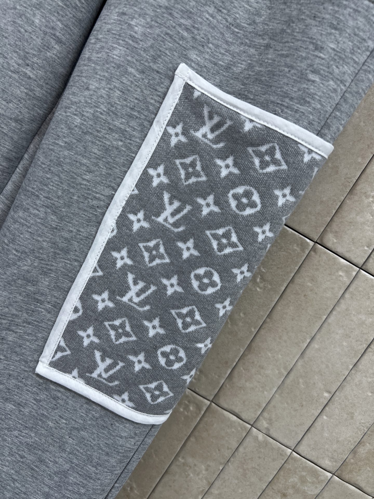 L家 26春夏新款 抽绳阔腿束脚裤 柔软棉质面料 穿着超舒适 宽松版型+抽绳松紧腰 适合各种身材 裤腿侧