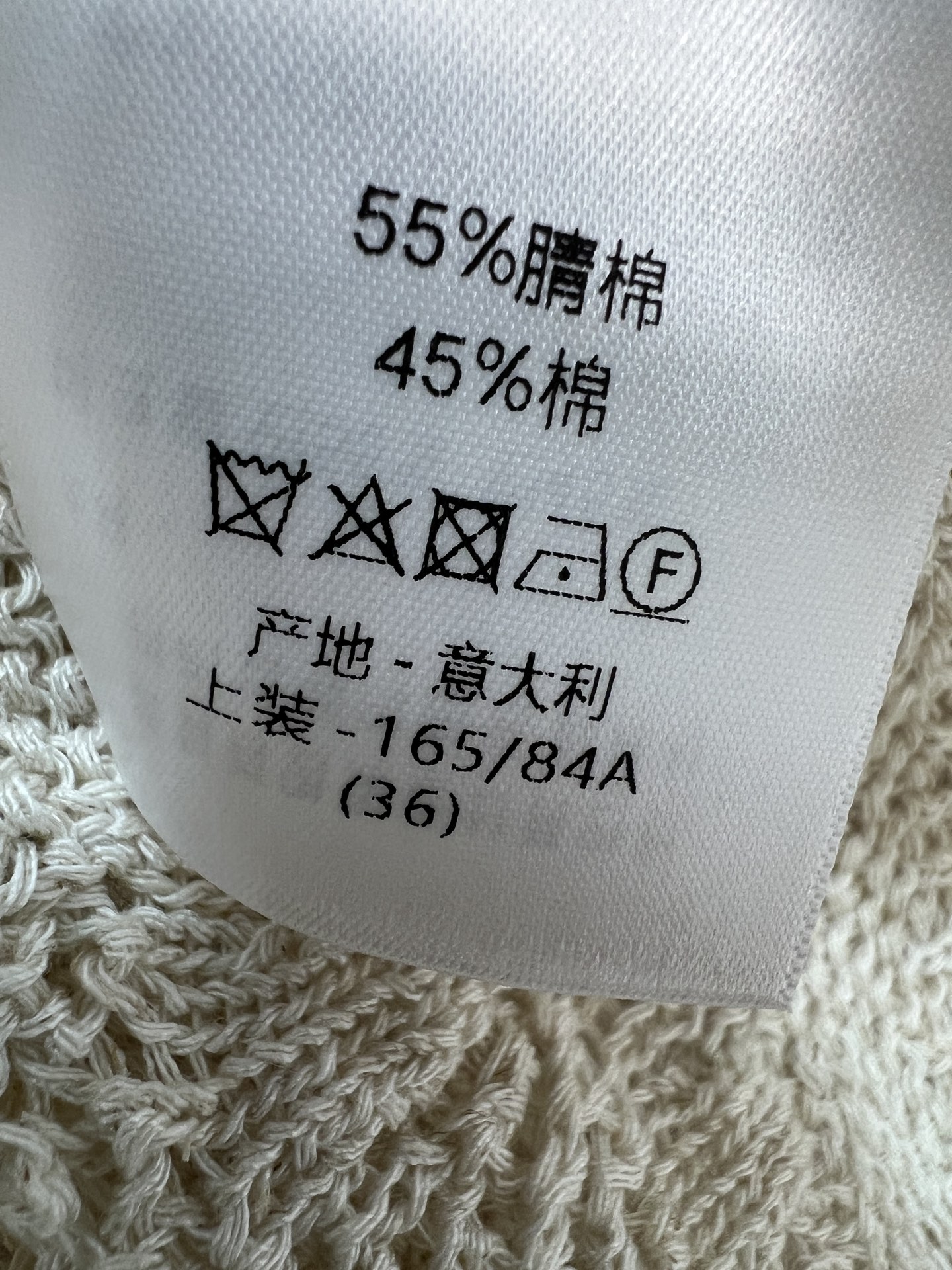 D家 26春夏新款 针织V领无袖背心 菱形镂空+立体提花纹理 设计感满满 面料透气又舒适 V领修饰颈部线