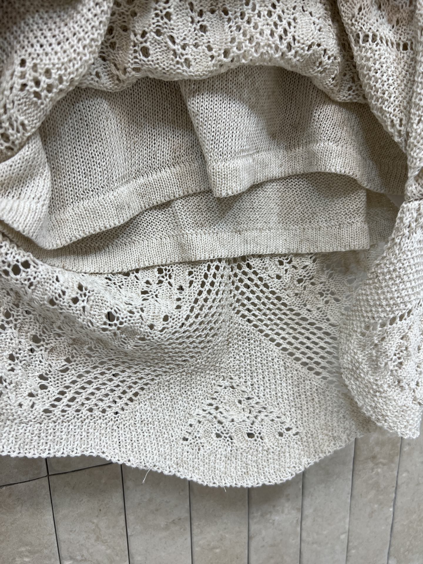 D家 26春夏新款 针织V领无袖背心 菱形镂空+立体提花纹理 设计感满满 面料透气又舒适 V领修饰颈部线