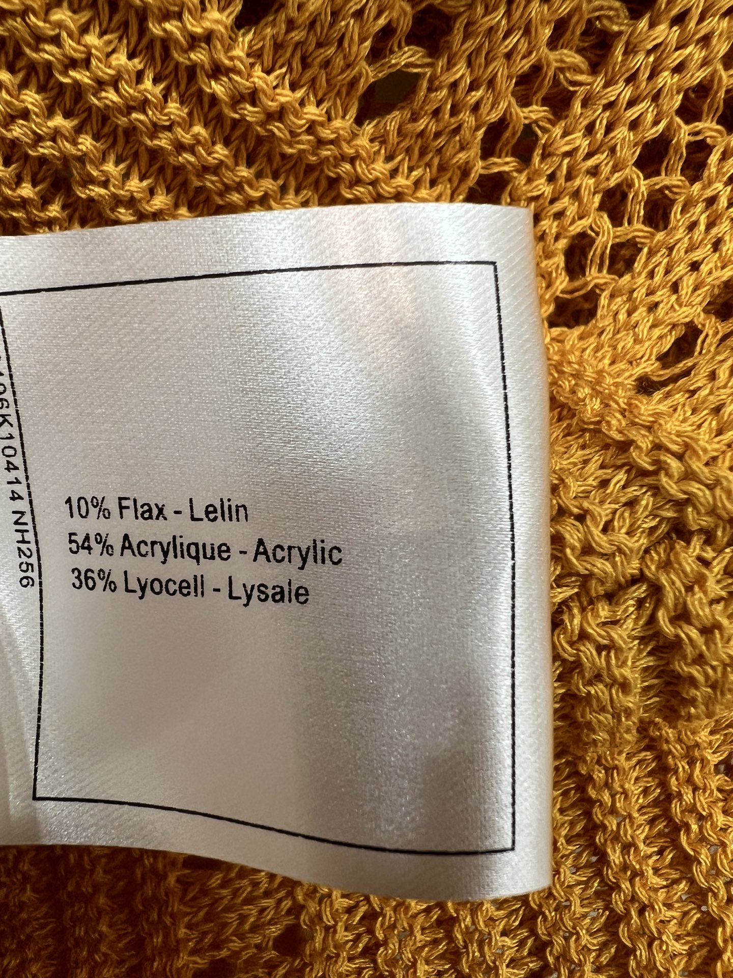 D家 26春夏新款 针织V领无袖背心 菱形镂空+立体提花纹理 设计感满满 面料透气又舒适 V领修饰颈部线