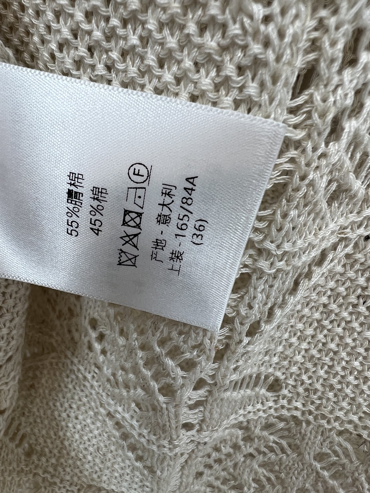 D家 26春夏新款 镂空针织短袖上衣 圆领设计简约优雅 春夏穿超合适 立体菱格和几何花卉镂空 透气又亲肤