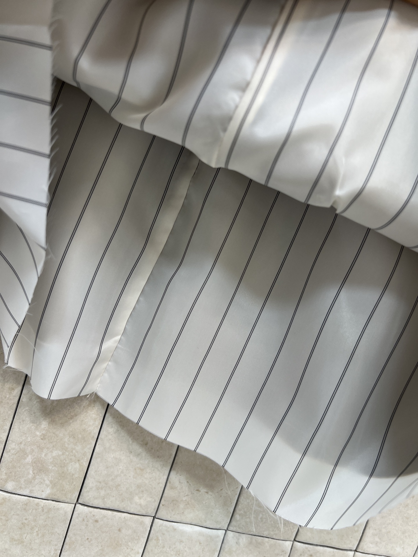 MIU家 26春夏新款 拼接高腰短裙 纯棉面料 双口袋工装版型 利落有型 修饰胯部线条下摆条纹毛边叠层设