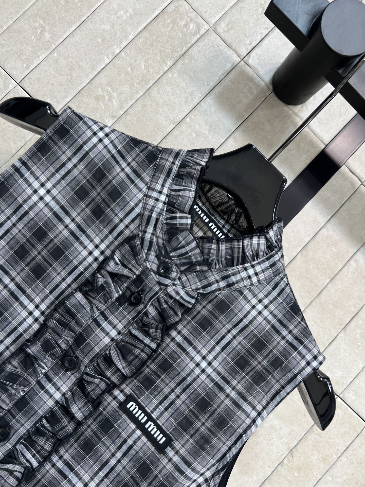 MIU家 26春夏新款 格纹半身裙套装 黑白格纹半身裙+无袖马甲 裙摆多层不规则设计 面料细腻透气 木耳