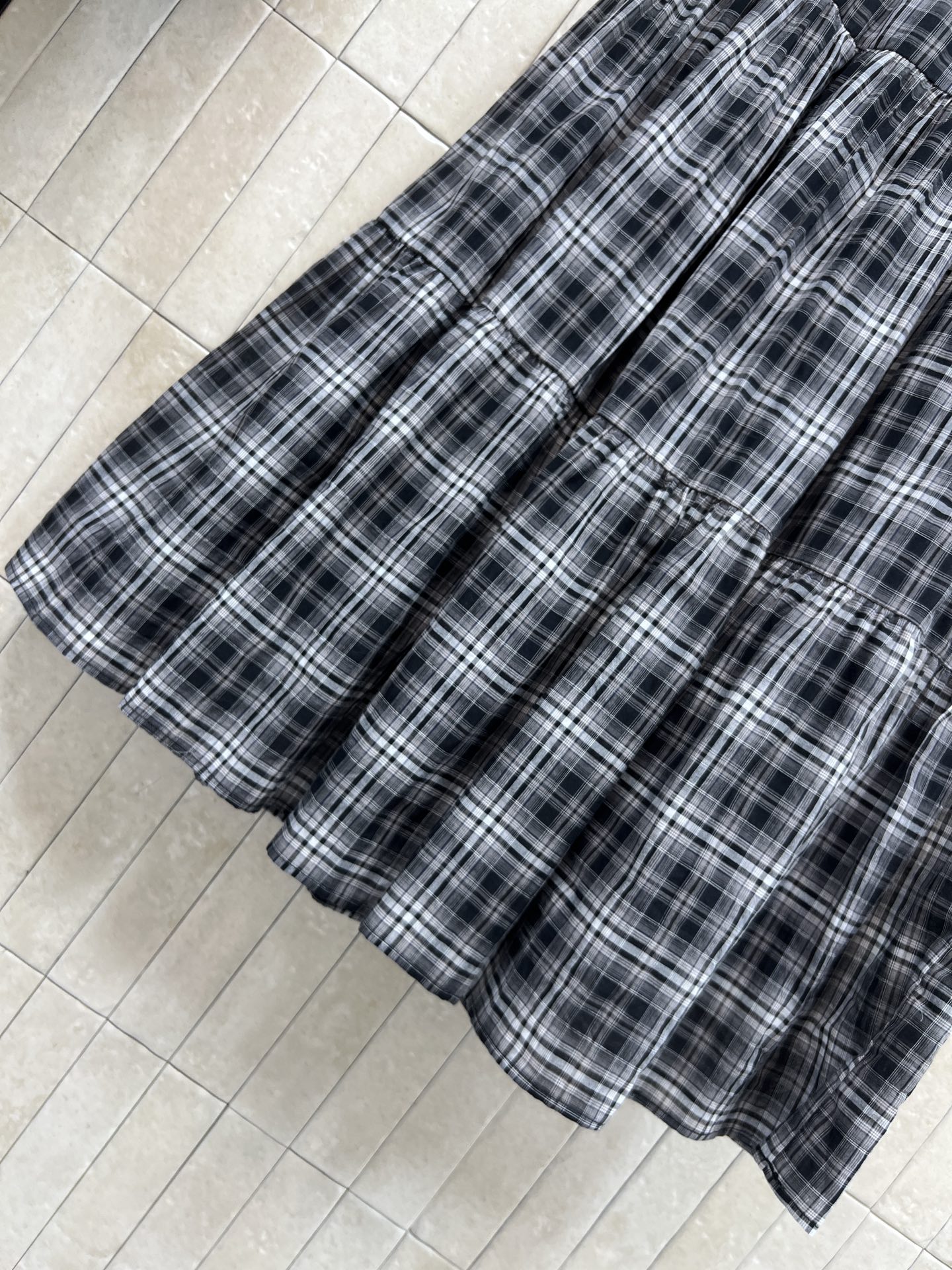 MIU家 26春夏新款 格纹半身裙套装 黑白格纹半身裙+无袖马甲 裙摆多层不规则设计 面料细腻透气 木耳