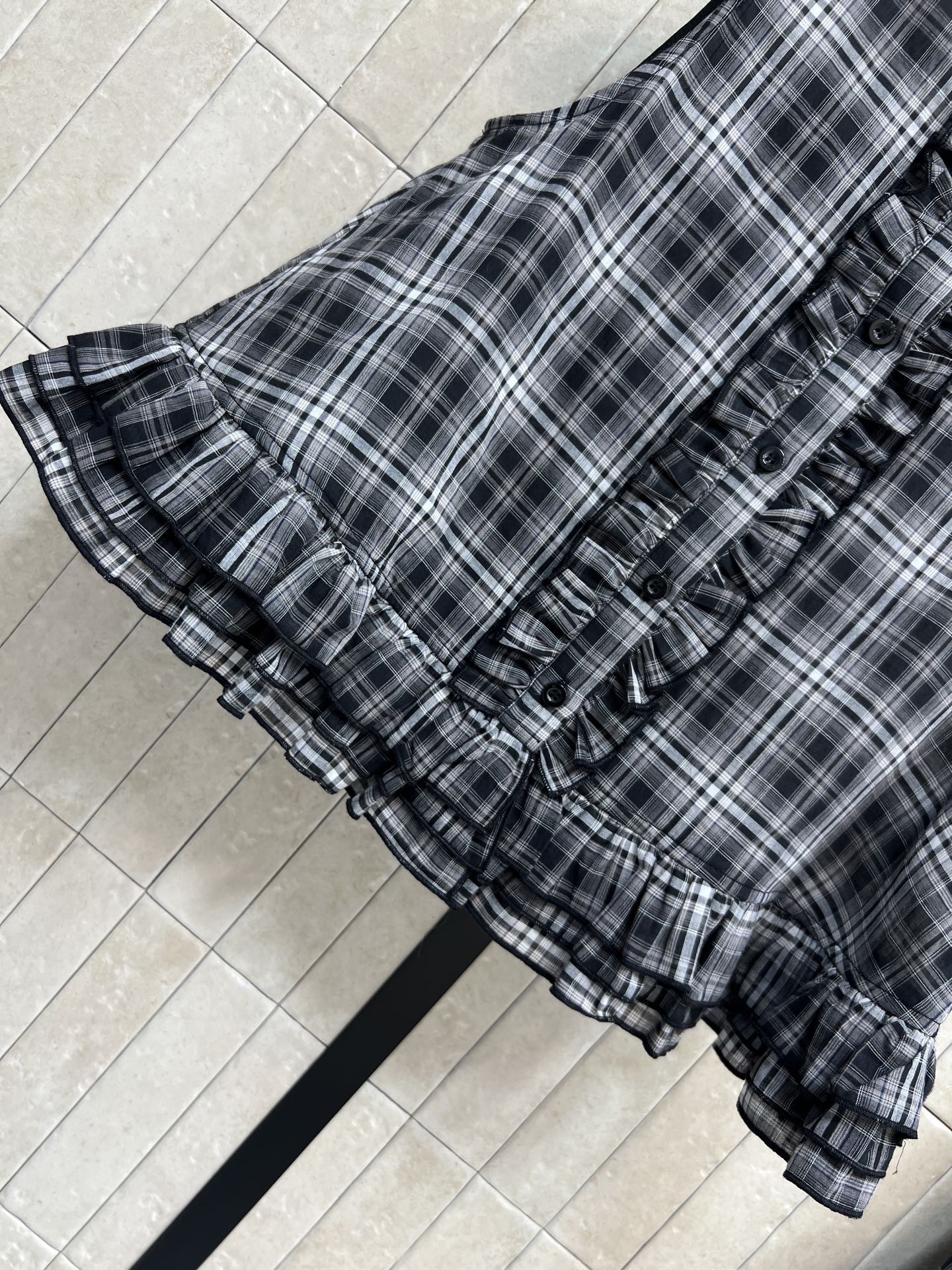 MIU家 26春夏新款 格纹半身裙套装 黑白格纹半身裙+无袖马甲 裙摆多层不规则设计 面料细腻透气 木耳