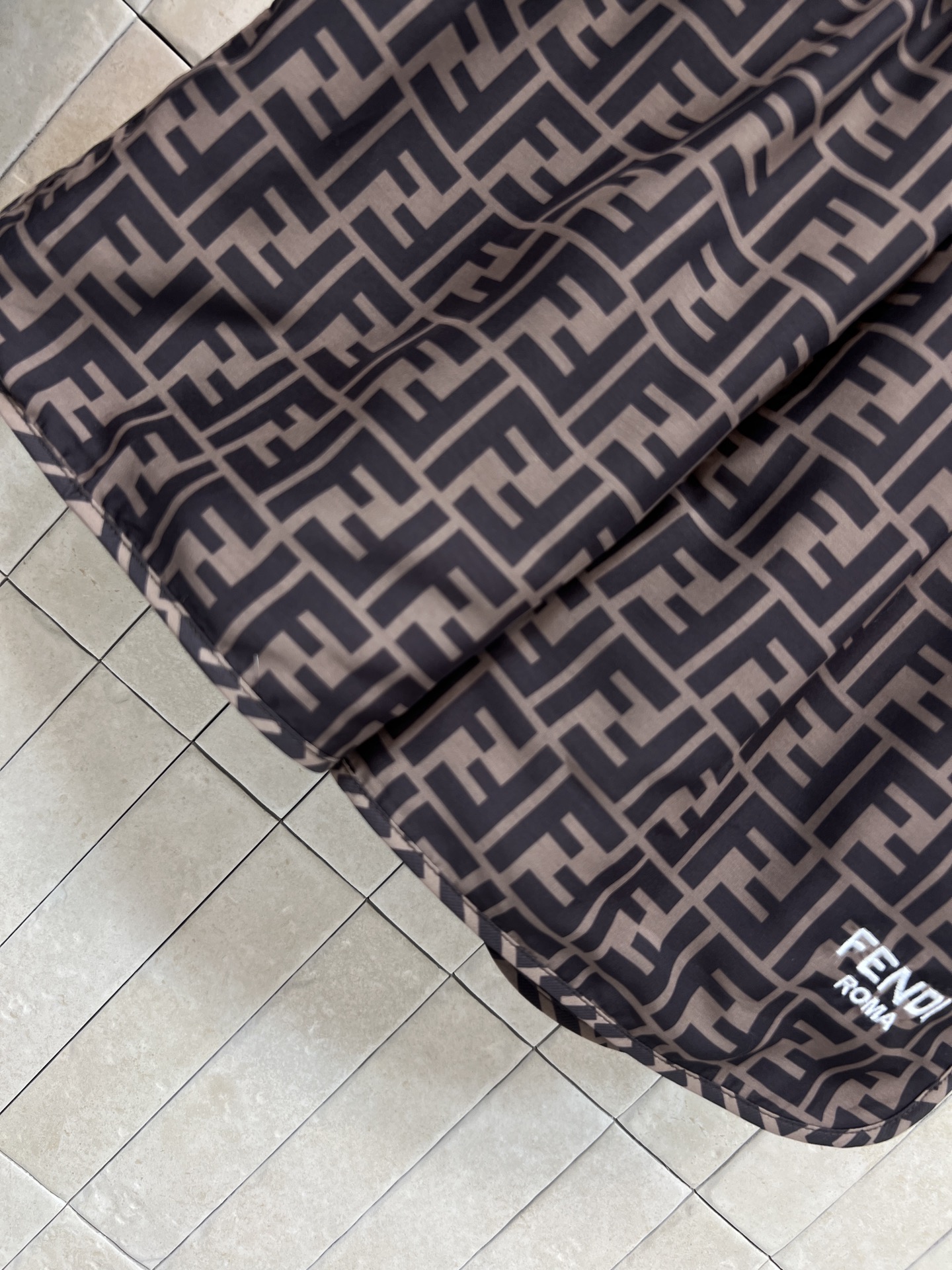 FD家 26春夏新款 老花连帽套装 连帽抽绳外套+高腰短裤 轻薄透气面料 胸前logo刺绣 精致低调 袖