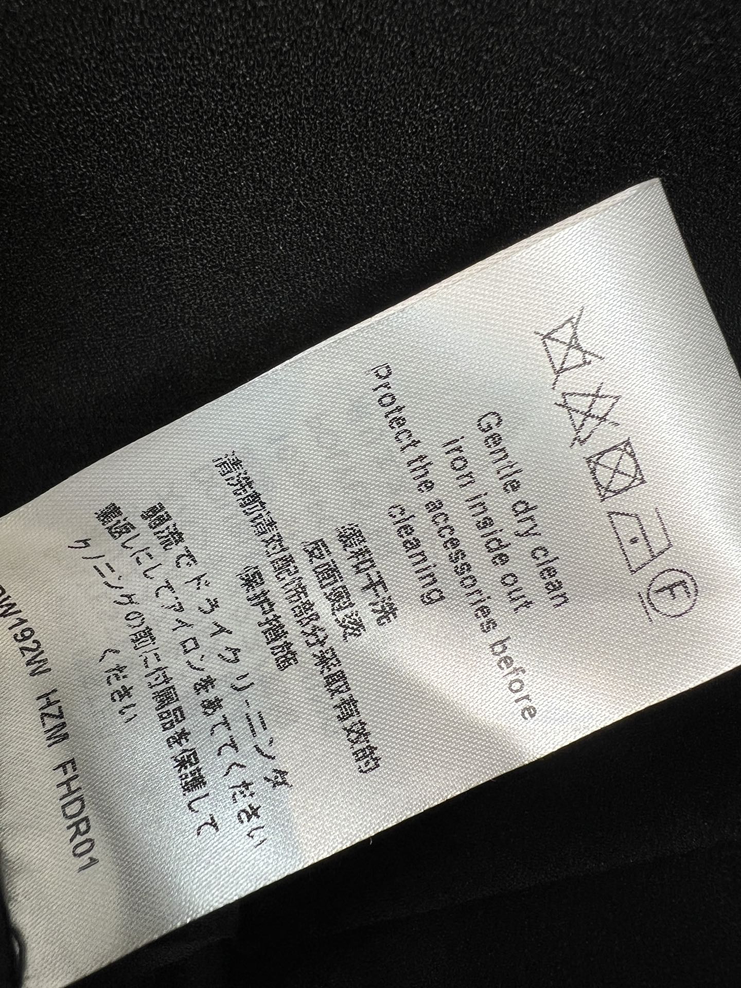 L家 26春夏新款 黑色无袖背心裙 轻薄面料超舒适 领口蝴蝶结设计 +A字百褶裙摆 修饰腰线又提升层次感