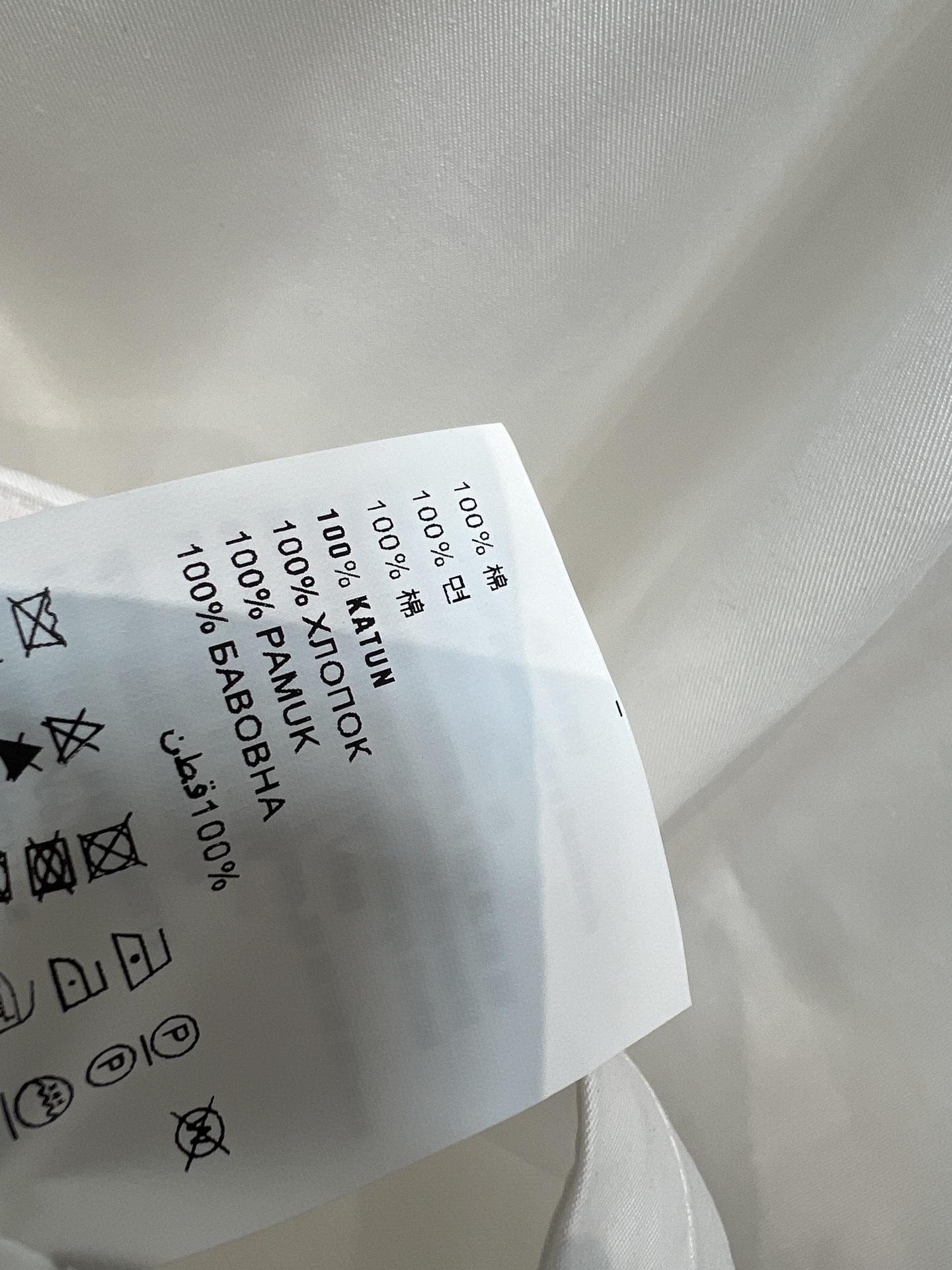 PD家 26春夏新款 立领抽绳连衣裙 立领半排扣设计 修饰脖颈线条胸前标志性三角徽标 细节质感拉满 腰部