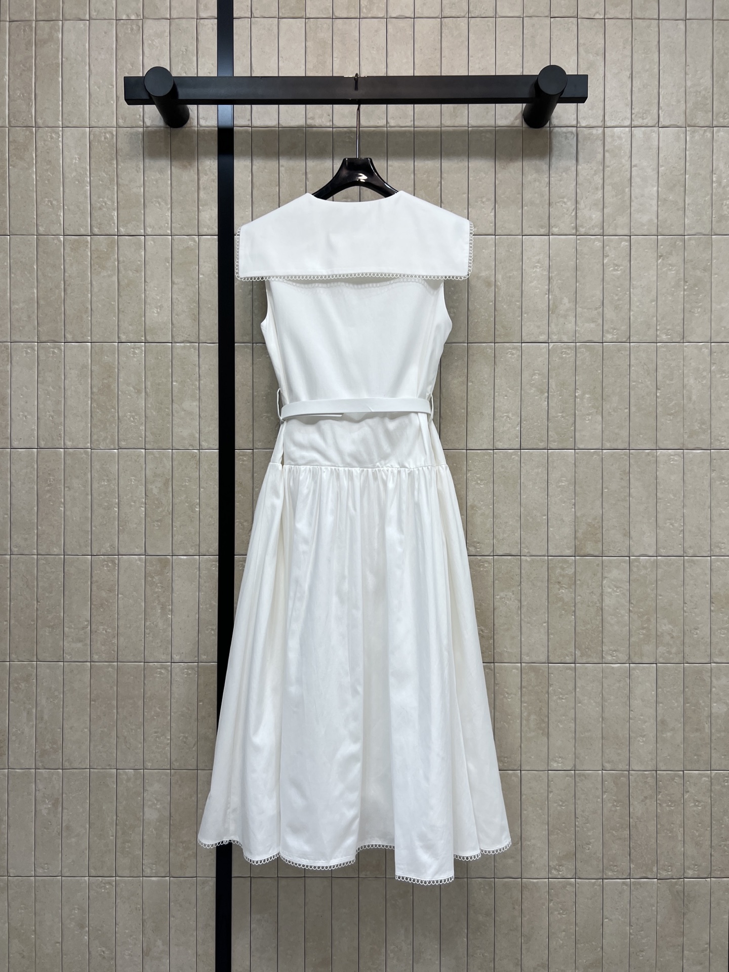 MIU家 26春夏新款 白色海军领连衣裙 采用挺括棉质面料 透气又舒适 海军领+蕾丝花边 学院风满满 细