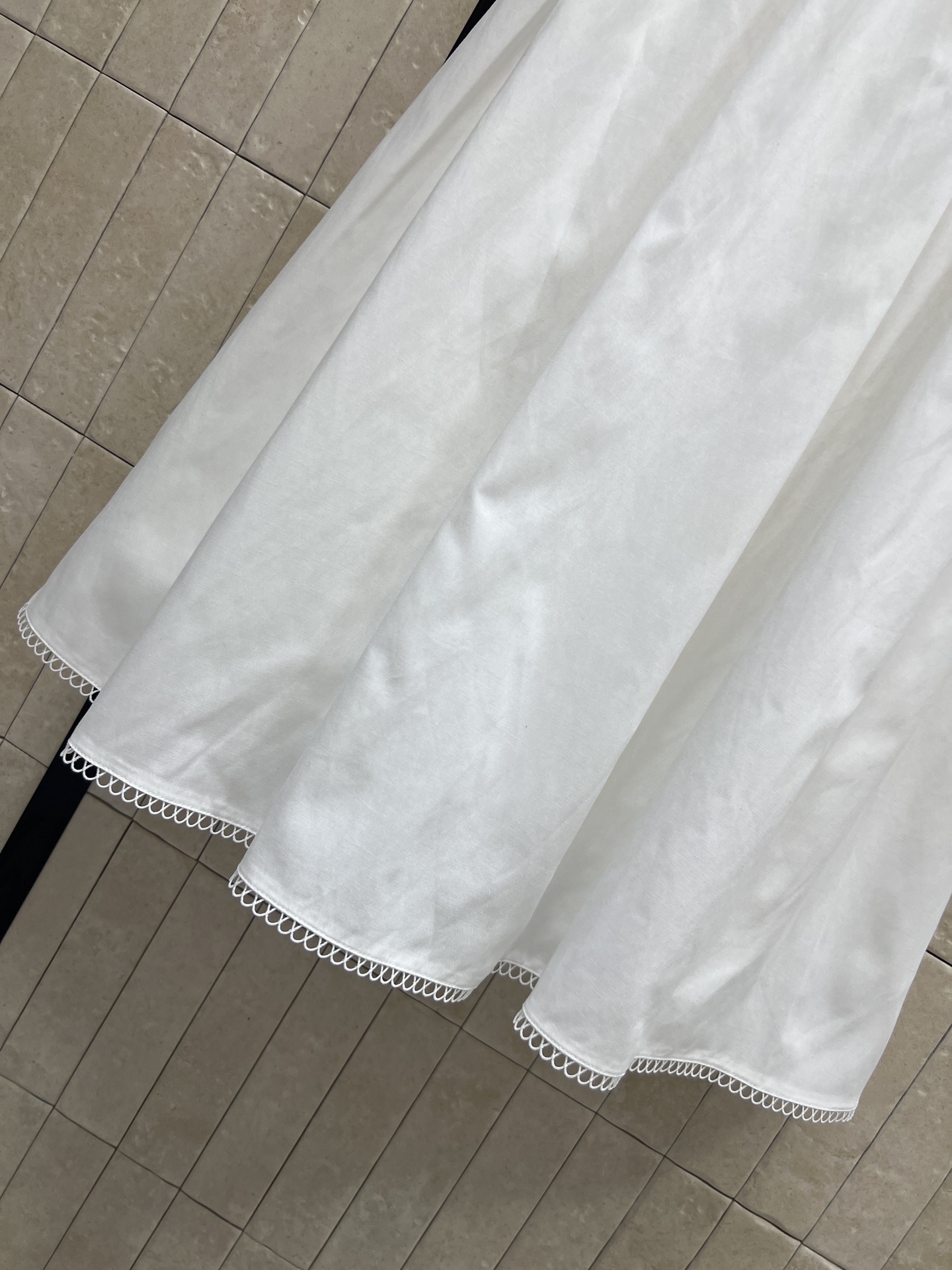 MIU家 26春夏新款 白色海军领连衣裙 采用挺括棉质面料 透气又舒适 海军领+蕾丝花边 学院风满满 细