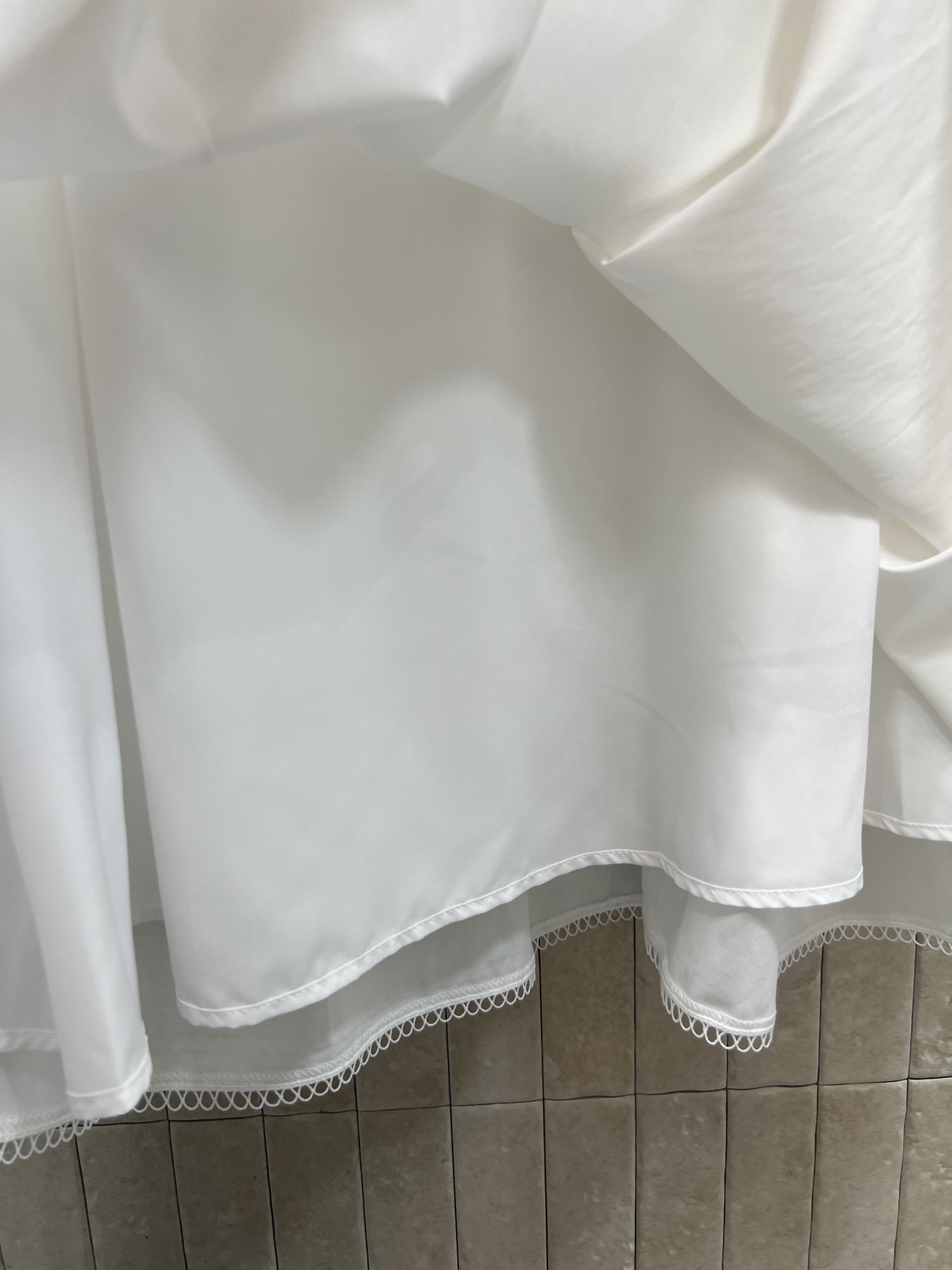 MIU家 26春夏新款 白色海军领连衣裙 采用挺括棉质面料 透气又舒适 海军领+蕾丝花边 学院风满满 细