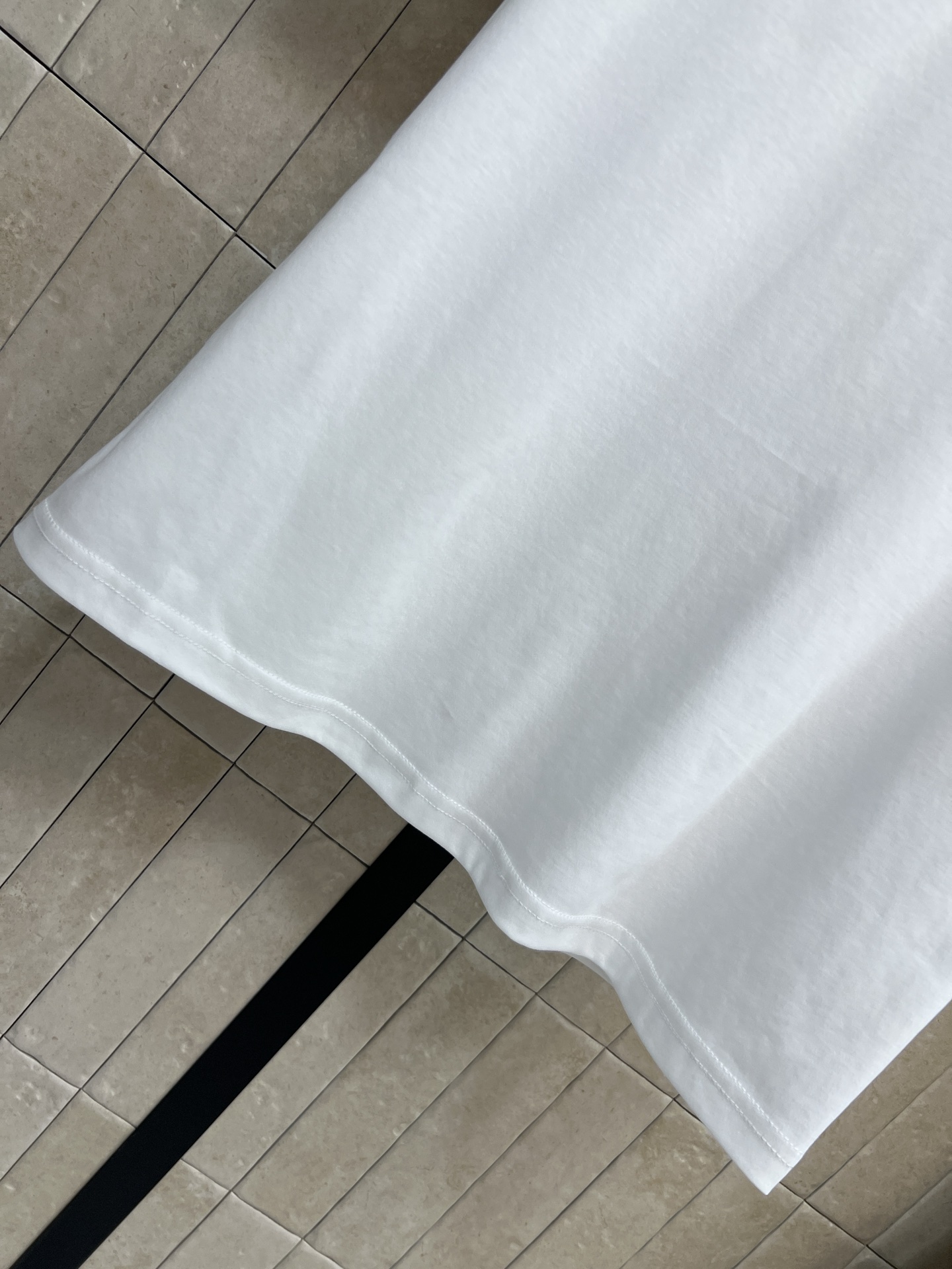 D家 26春夏新款 印花短袖套装 字母白T+碎花半裙 亲肤棉感面料 柔软透气 半裙细腻压褶 垂坠感拉满 