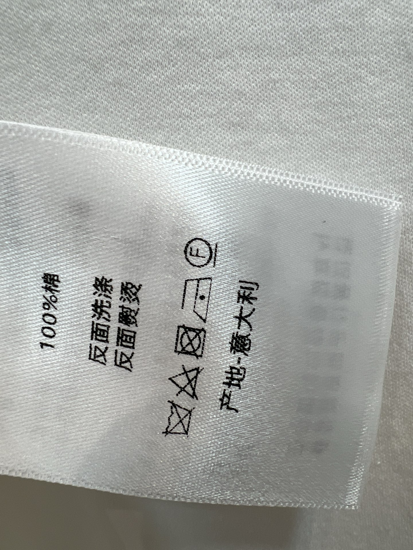 D家 26春夏新款 印花短袖套装 字母白T+碎花半裙 亲肤棉感面料 柔软透气 半裙细腻压褶 垂坠感拉满 