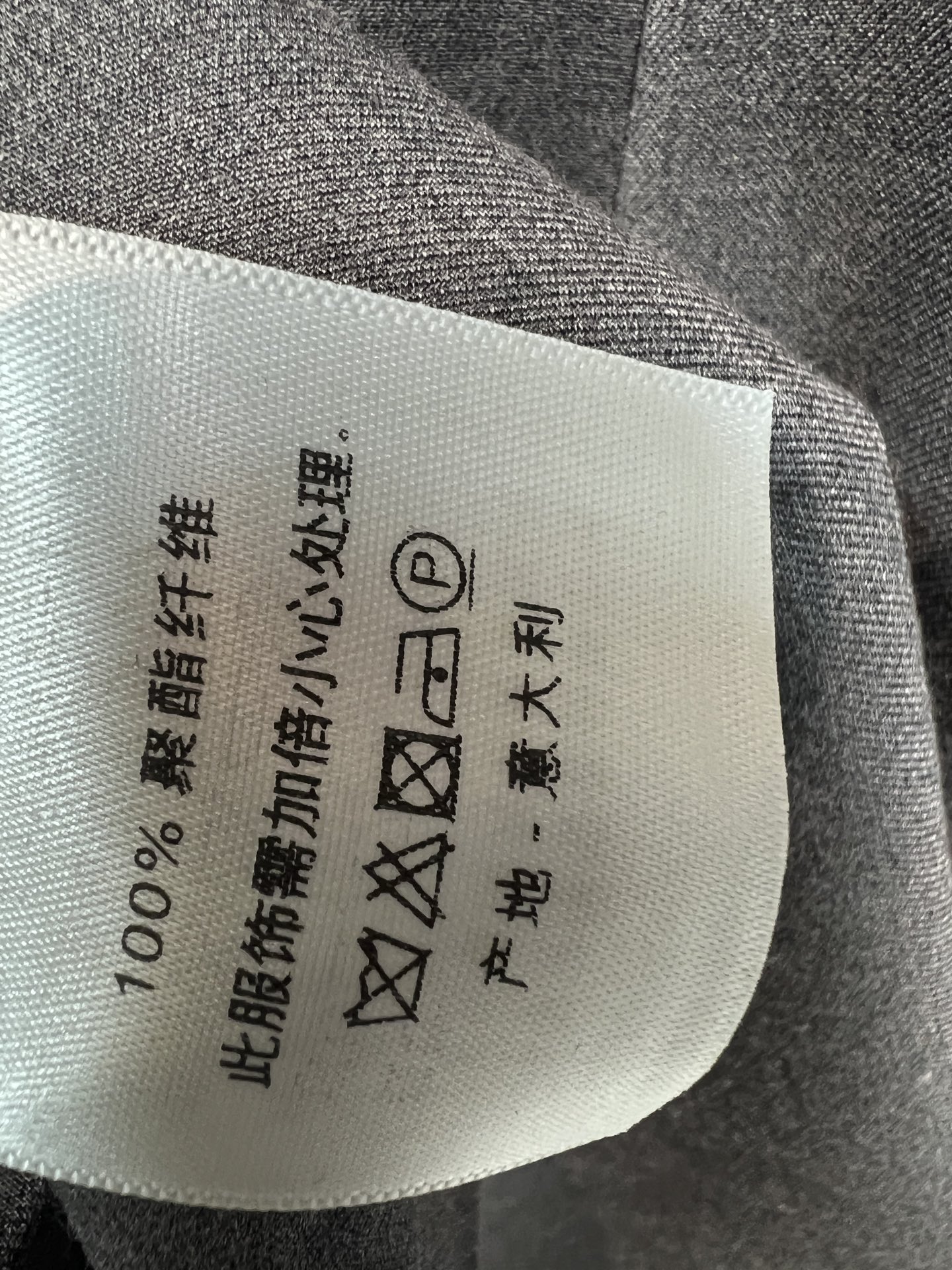 D家 26春夏新款 翻领无袖连衣裙 翻领+金属扣细节 干练气质满分 百褶裙摆+腰带设计 修饰腰线 裙身口