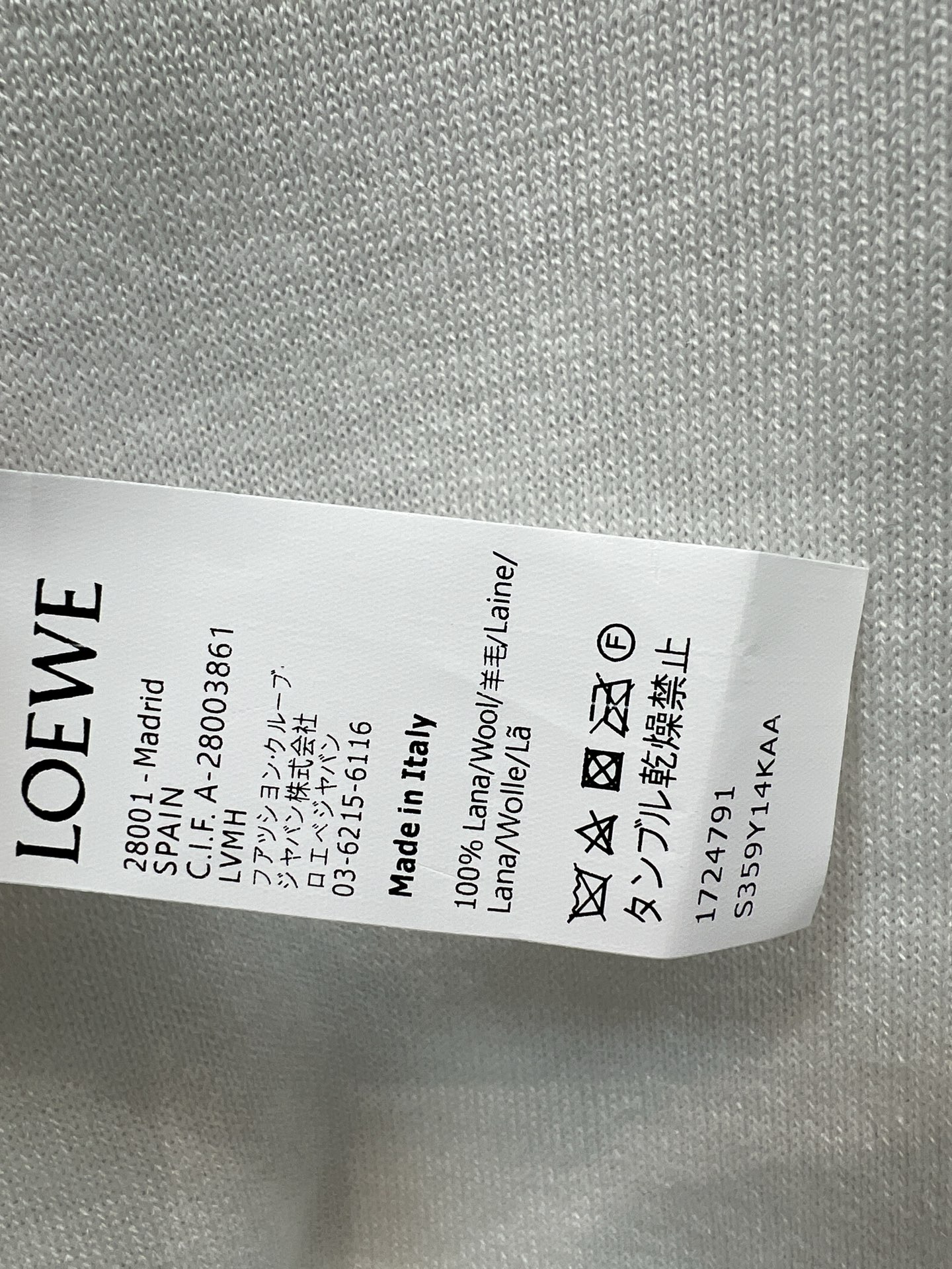Lw家 26春夏新款 刺绣短袖上衣 面料柔软亲肤 圆领+正肩剪裁 修饰肩部线条 显气质 胸前品牌刺绣精致