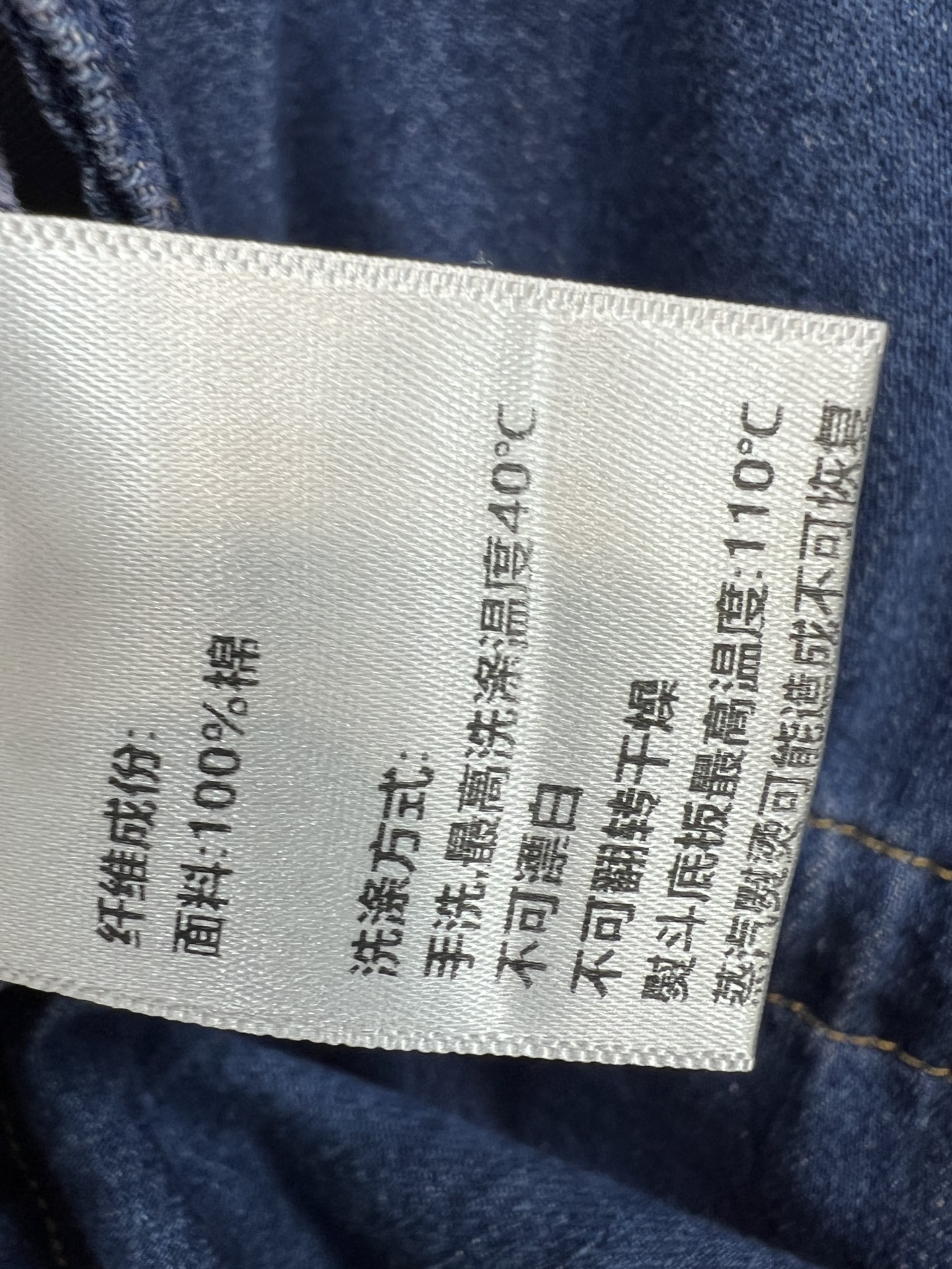 26春夏新款 复古马甲套装 无袖翻领马甲+牛仔裤 牛仔纯棉面料 灯芯绒撞色翻领设计 打造视觉层次感 四口