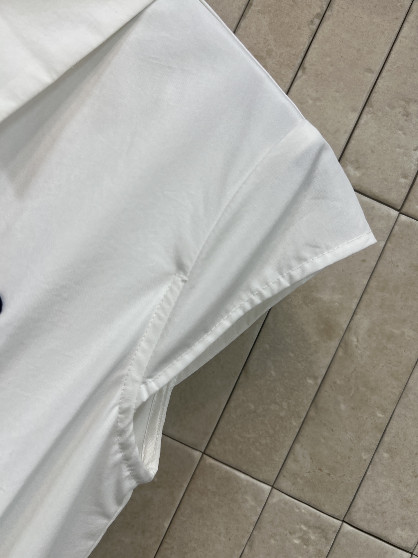 C家 26春夏新款 无袖衬衫长裙 面料透气又挺括 无袖+衬衫领设计 线条利落 腰带可调节 轻松勾勒腰线 