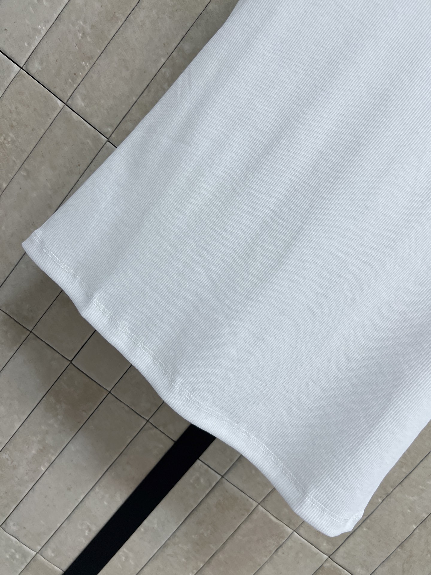 MIU家 26春夏新款 无袖花边背心 面料柔软有弹性 穿着超舒适 圆领+花边设计 优雅感满满 百搭显瘦 