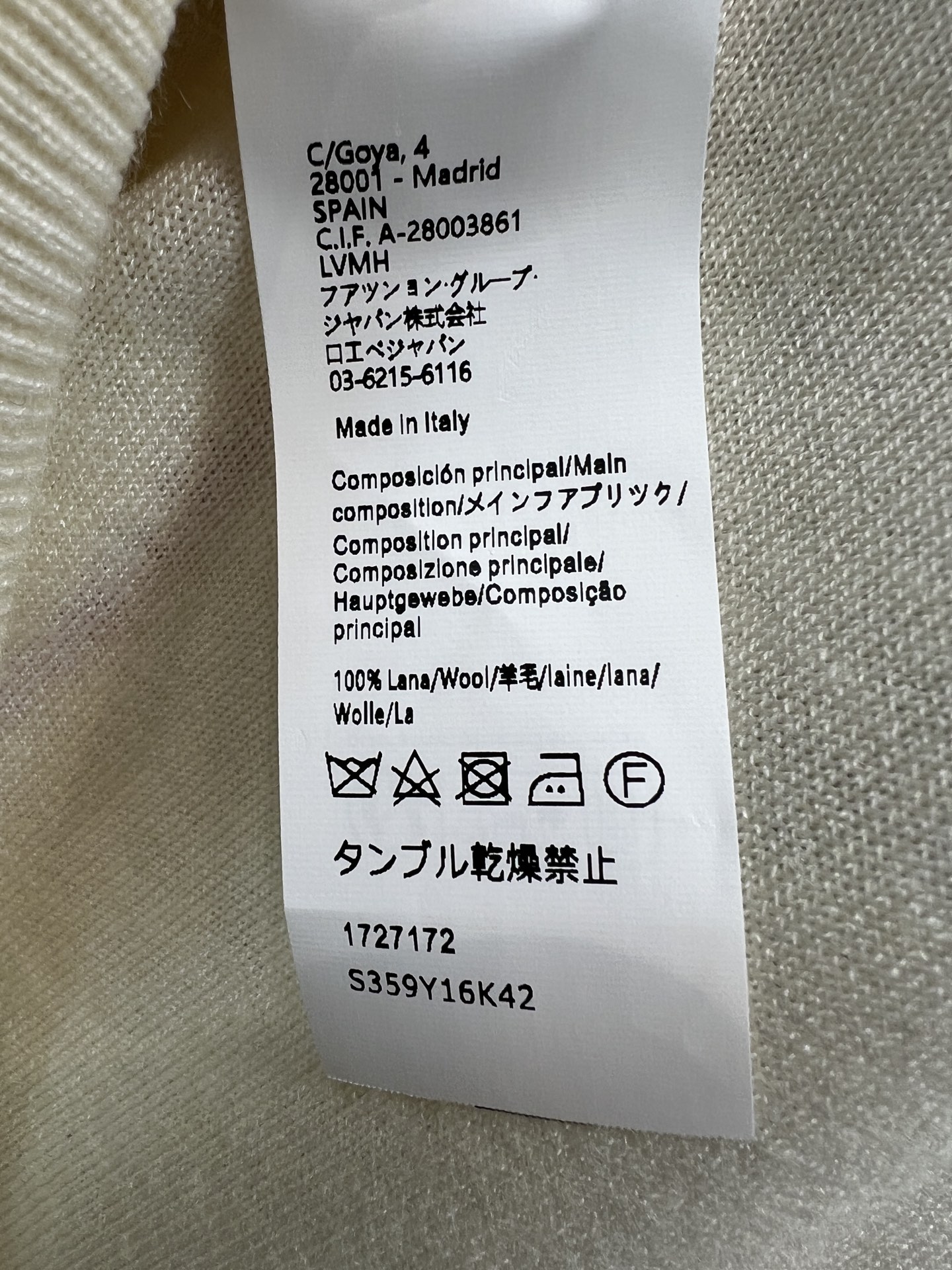 LW家 26春夏新款 V领针织开衫​​ 柔软羊毛针织面料 穿着舒适透气 春夏季节超适合 V领配红色滚边 