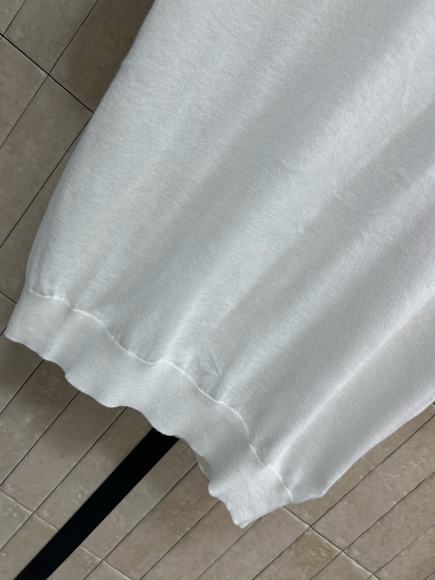 D家 26春夏新款 羊毛短袖T恤 选用纯羊毛面料 柔软又透气 穿着超舒适 圆领简约设计+胸前Logo 低
