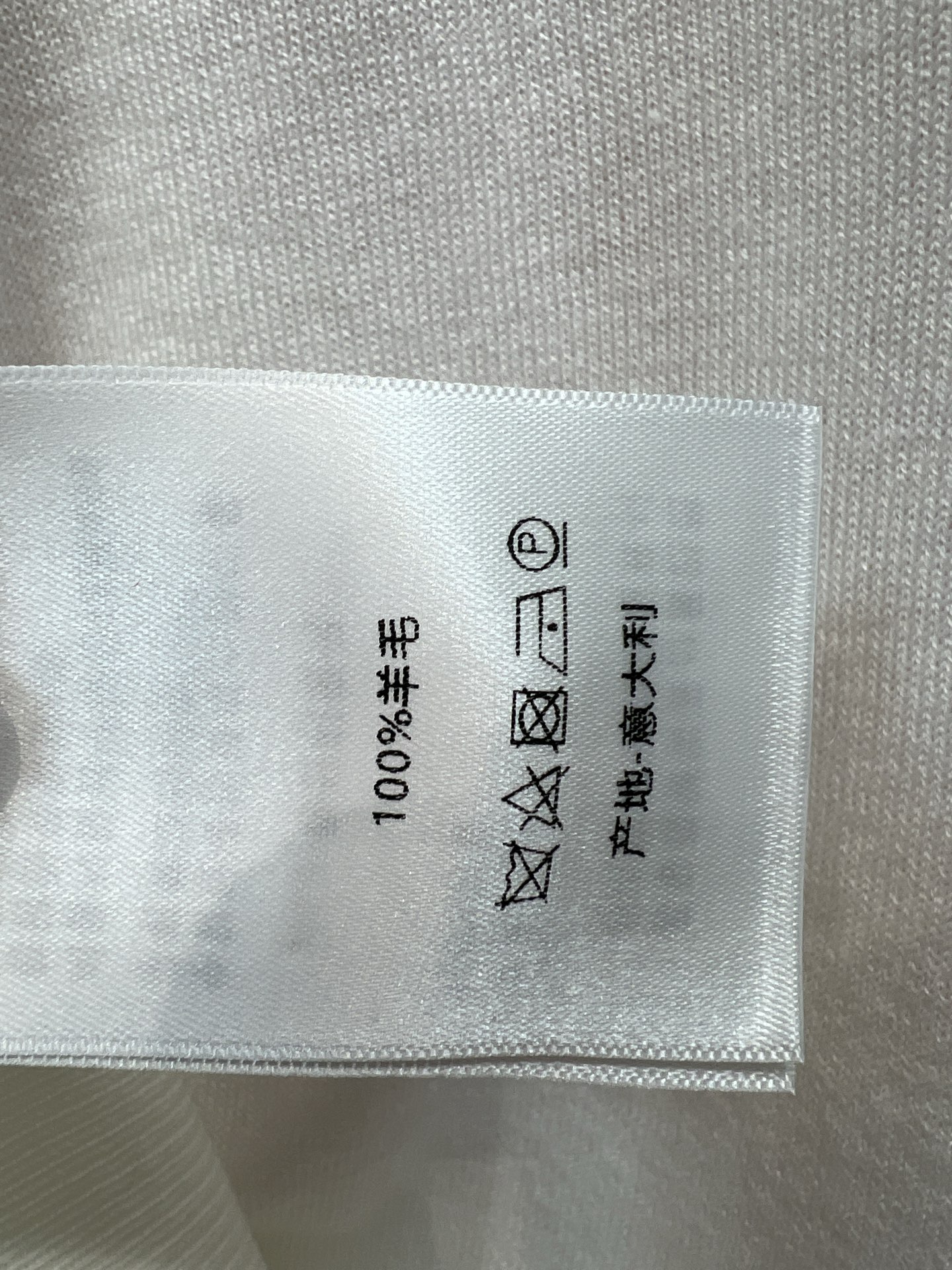 D家 26春夏新款 羊毛短袖T恤 选用纯羊毛面料 柔软又透气 穿着超舒适 圆领简约设计+胸前Logo 低