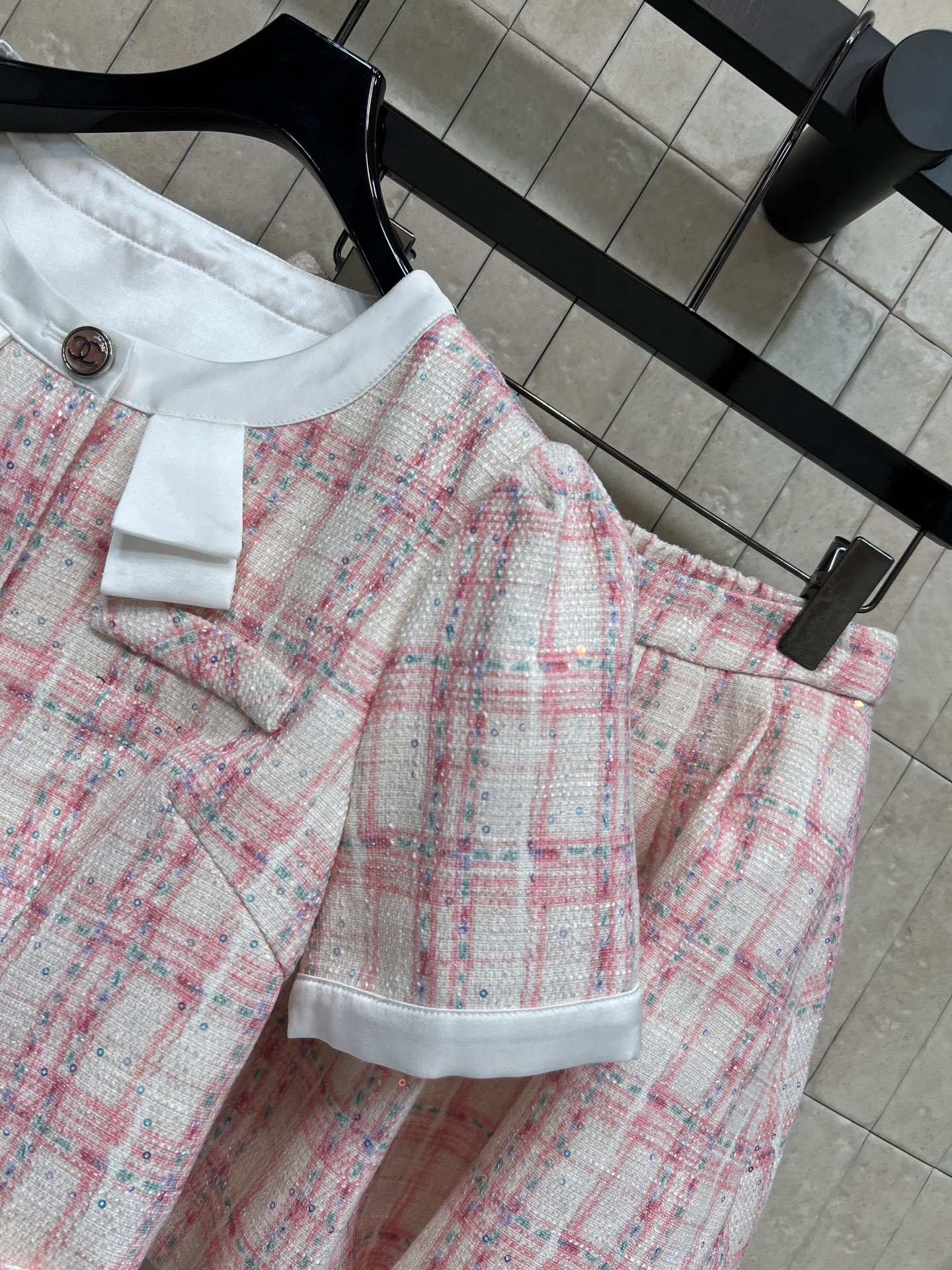 C家 26春夏新款 格纹短款套装 圆领短袖上衣+高腰花苞裙 小香风设计 甜美又优雅 白色翻领+蝴蝶结 下