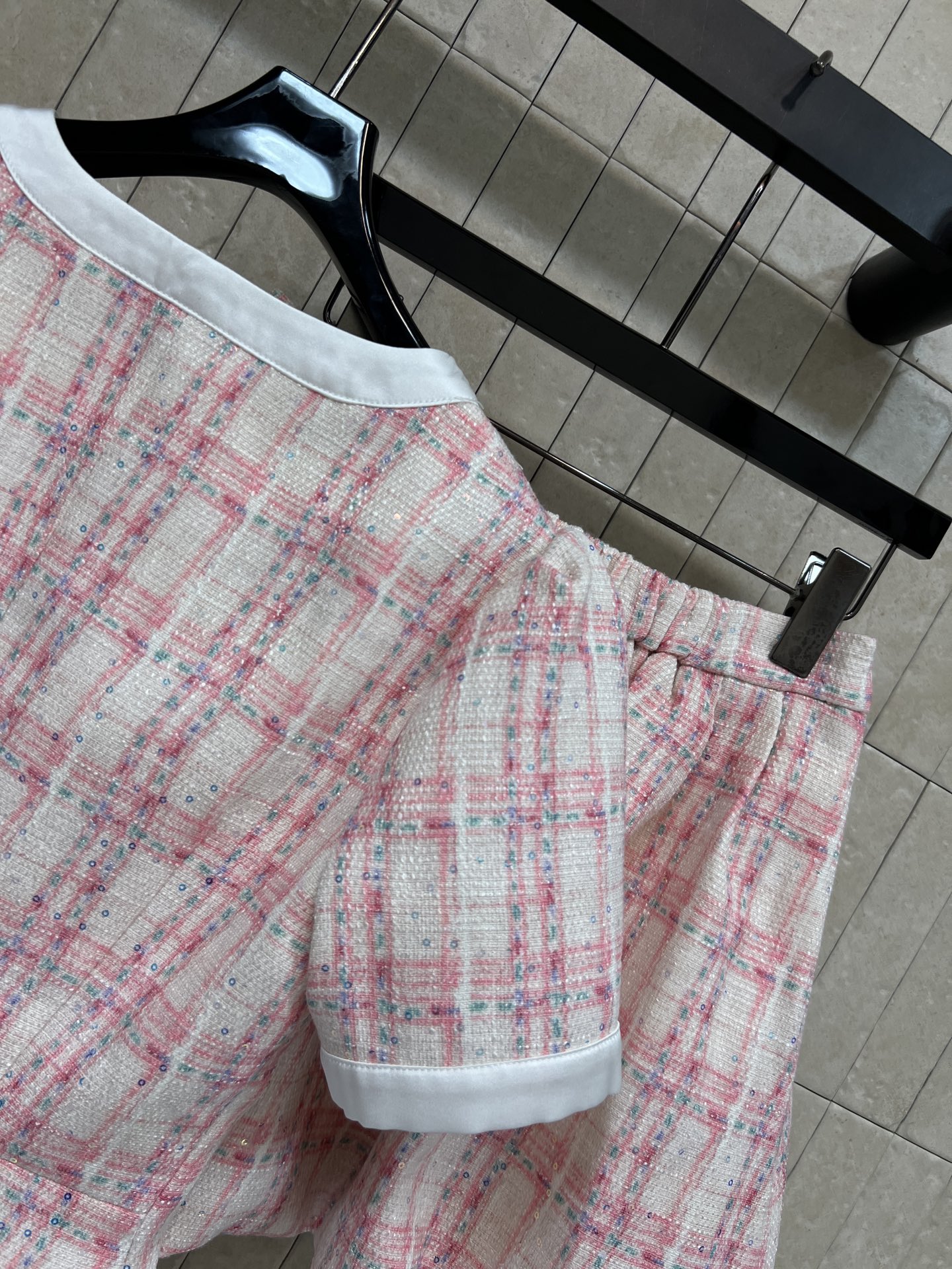 C家 26春夏新款 格纹短款套装 圆领短袖上衣+高腰花苞裙 小香风设计 甜美又优雅 白色翻领+蝴蝶结 下