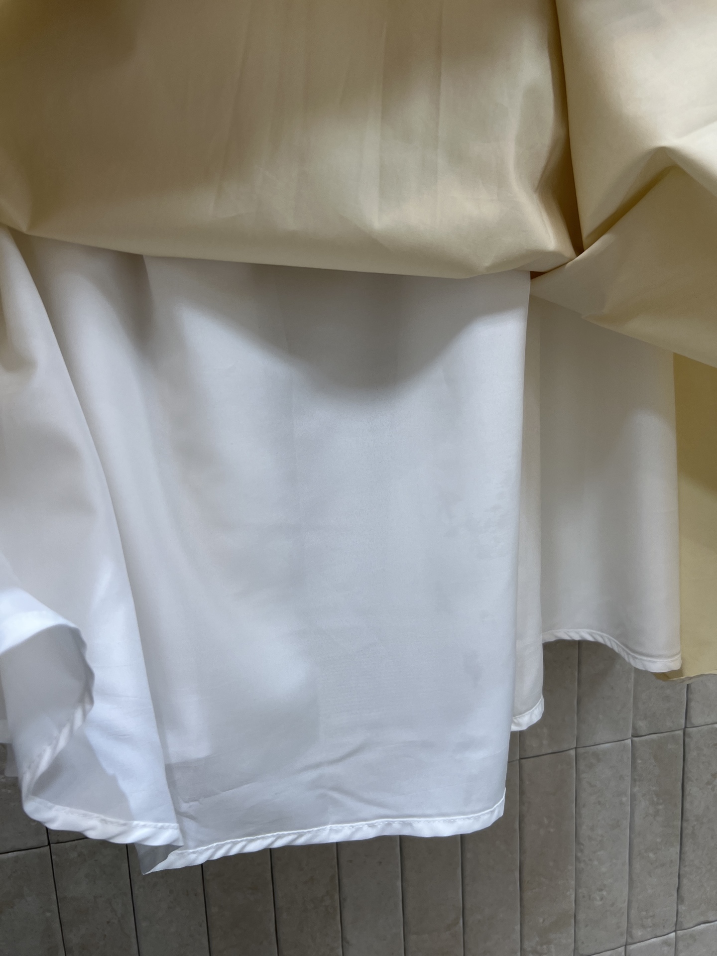 L家 26春夏新款 拼接高腰半裙 采用高品质纯棉面料 垂坠感满分 穿着舒适 搭配别致交叉腰带+金属扣细节
