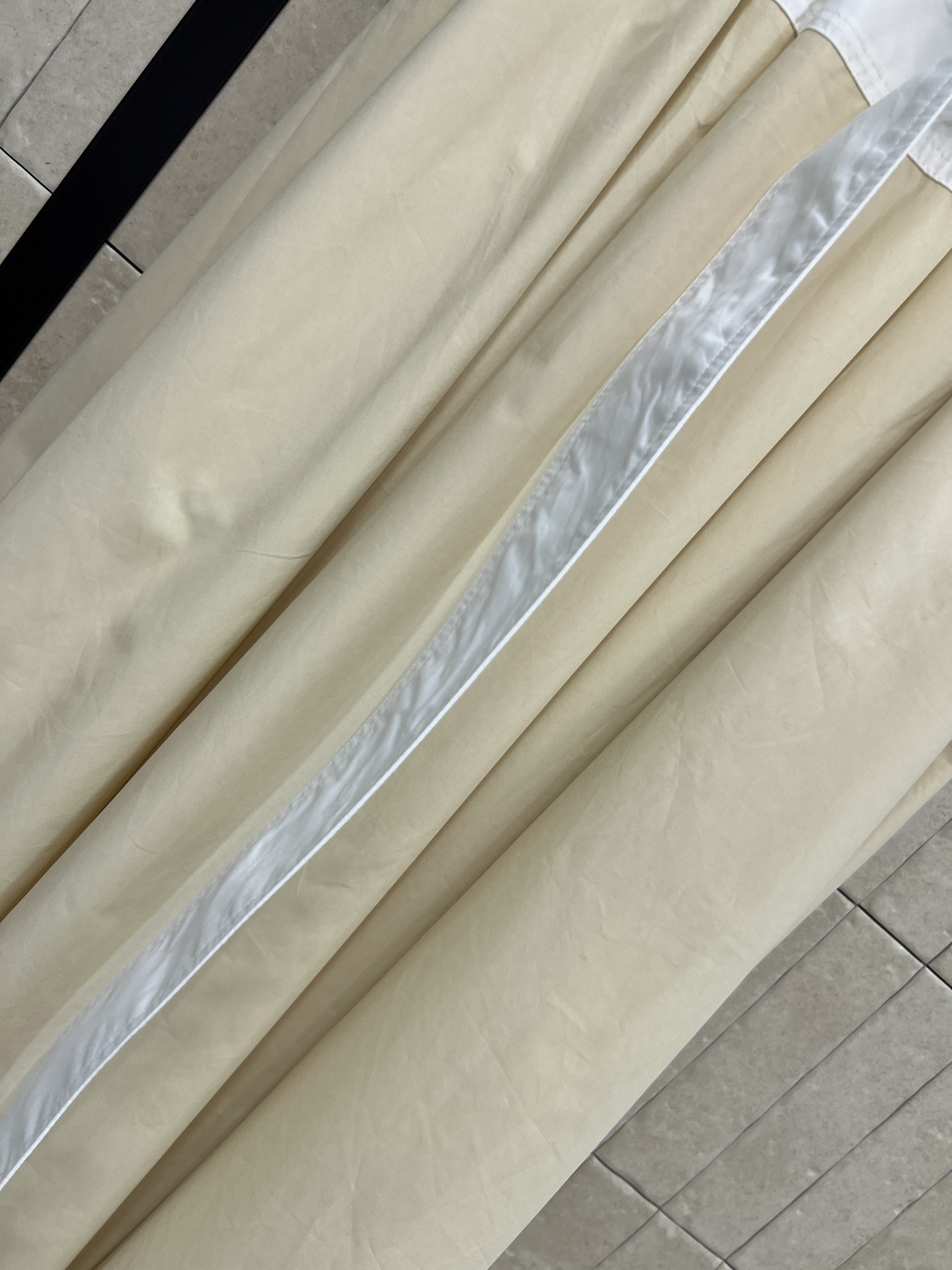 L家 26春夏新款 拼接高腰半裙 采用高品质纯棉面料 垂坠感满分 穿着舒适 搭配别致交叉腰带+金属扣细节
