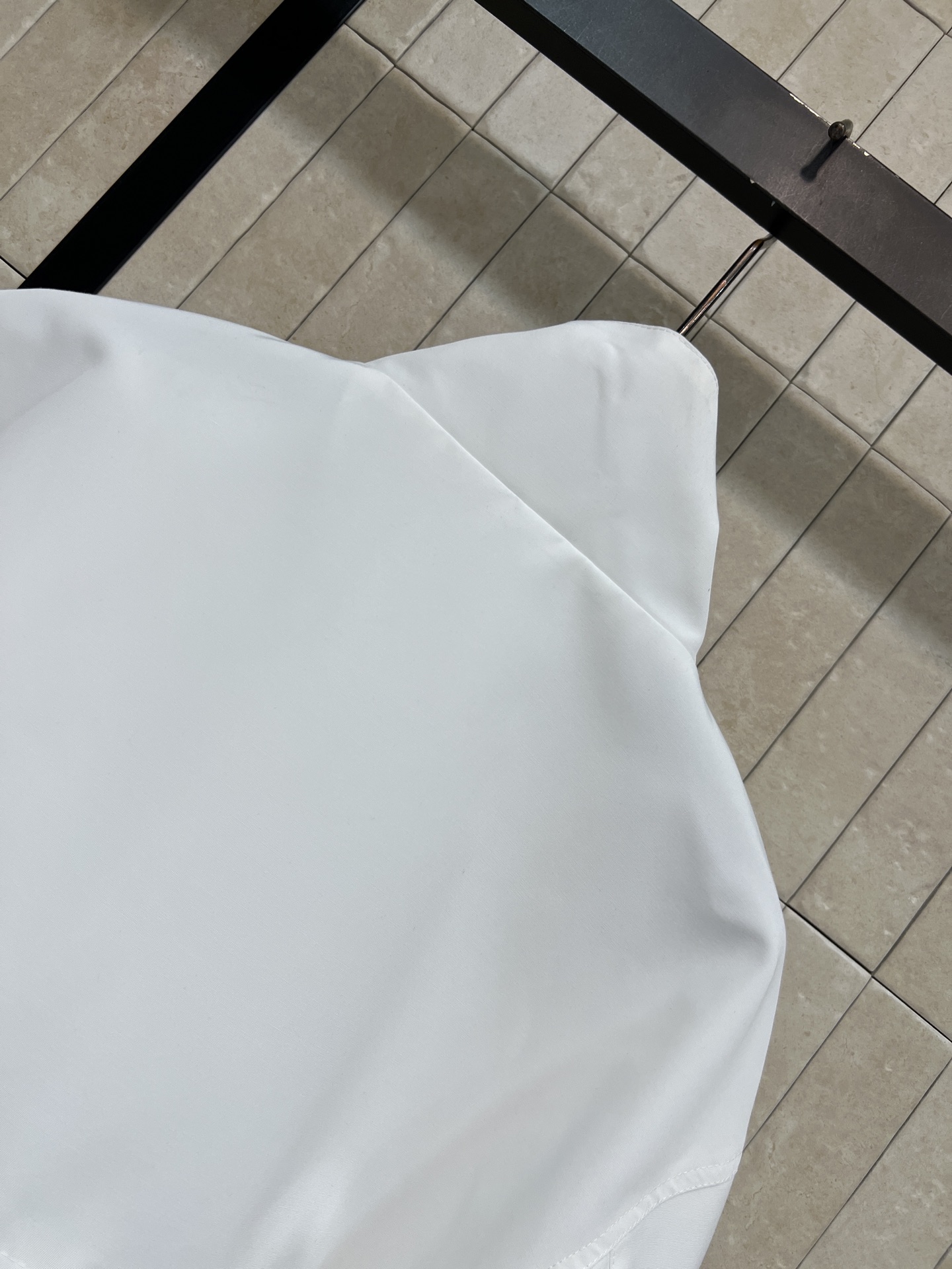 L家 26春夏新款 老花立领拼接外套 顺滑抗皱面料 立领防风版型 金属拉链+按扣双重开合设计 穿脱便捷更
