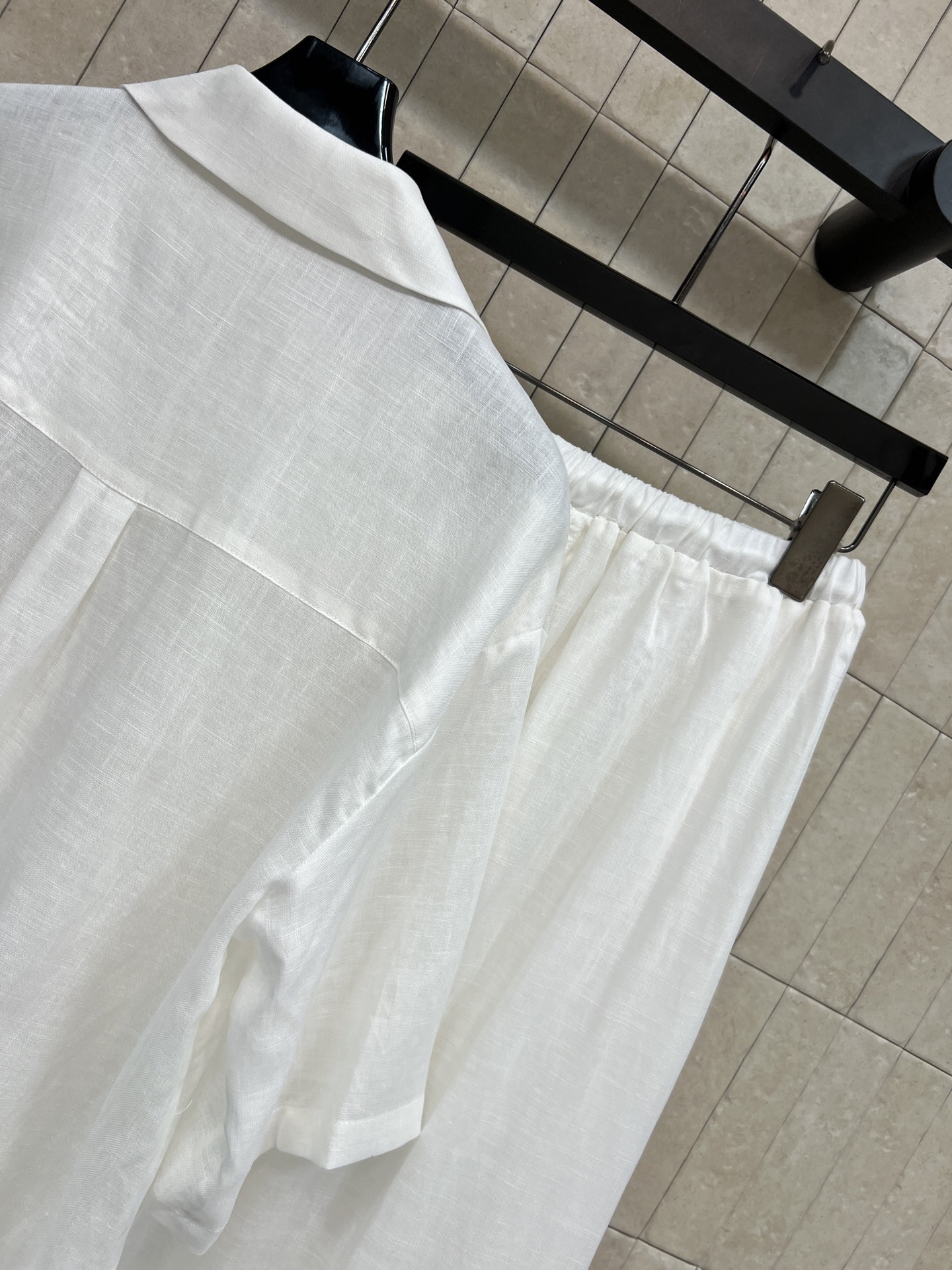 LW家 26春夏新款 V领衬衫套装 翻领中袖上衣+抽绳半裙 衬衫胸前刺绣口袋细节满分 宽松版型+抽绳设计