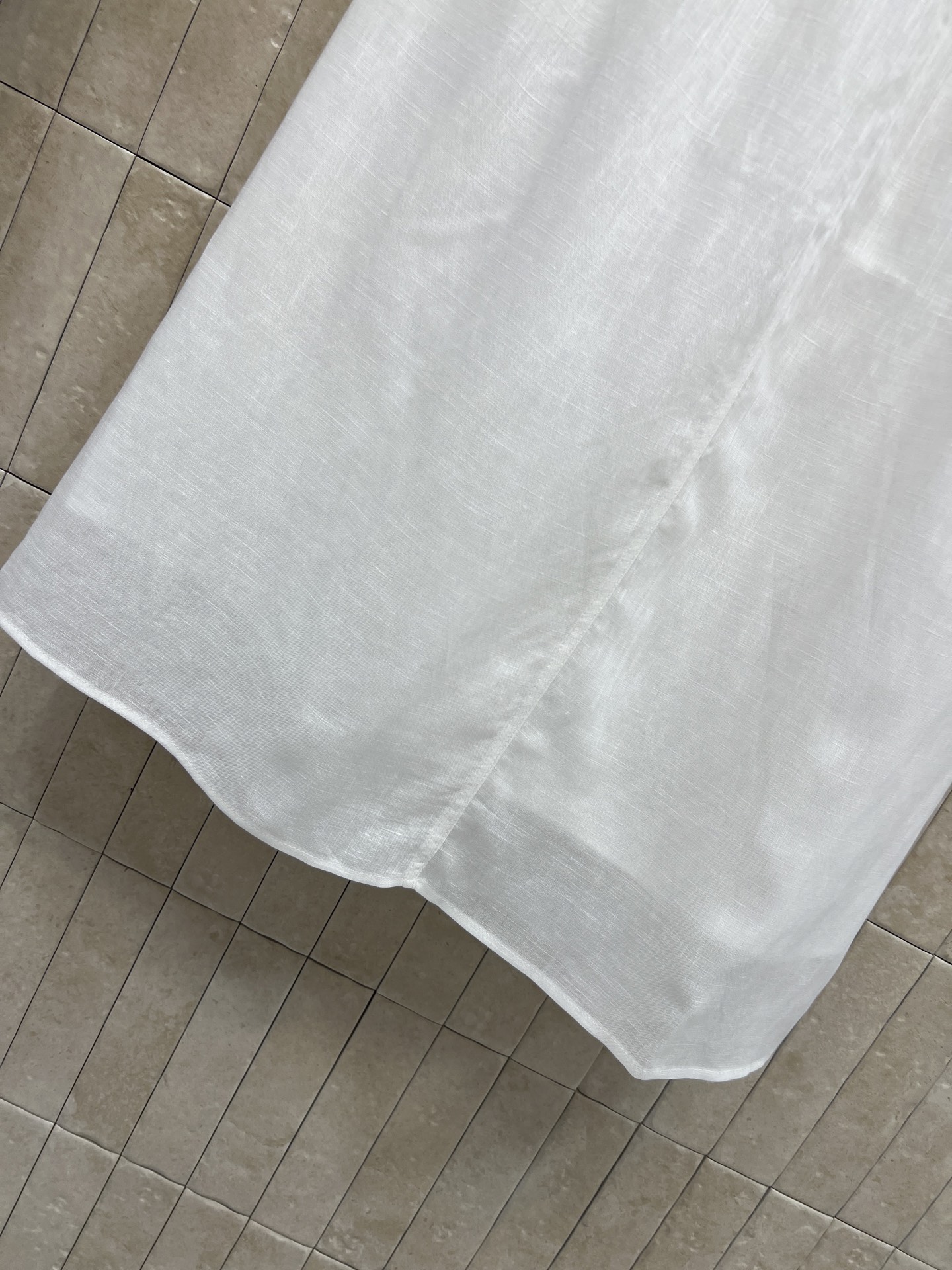 LW家 26春夏新款 V领衬衫套装 翻领中袖上衣+抽绳半裙 衬衫胸前刺绣口袋细节满分 宽松版型+抽绳设计