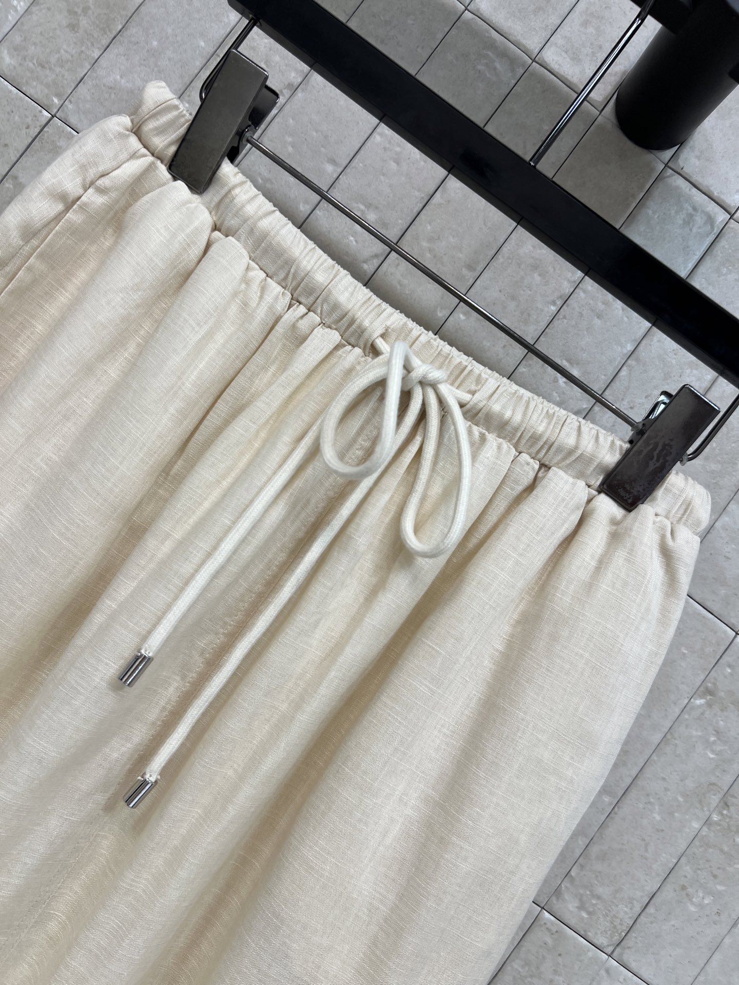 LW家 26春夏新款 V领衬衫套装 翻领中袖上衣+抽绳半裙 衬衫胸前刺绣口袋细节满分 宽松版型+抽绳设计