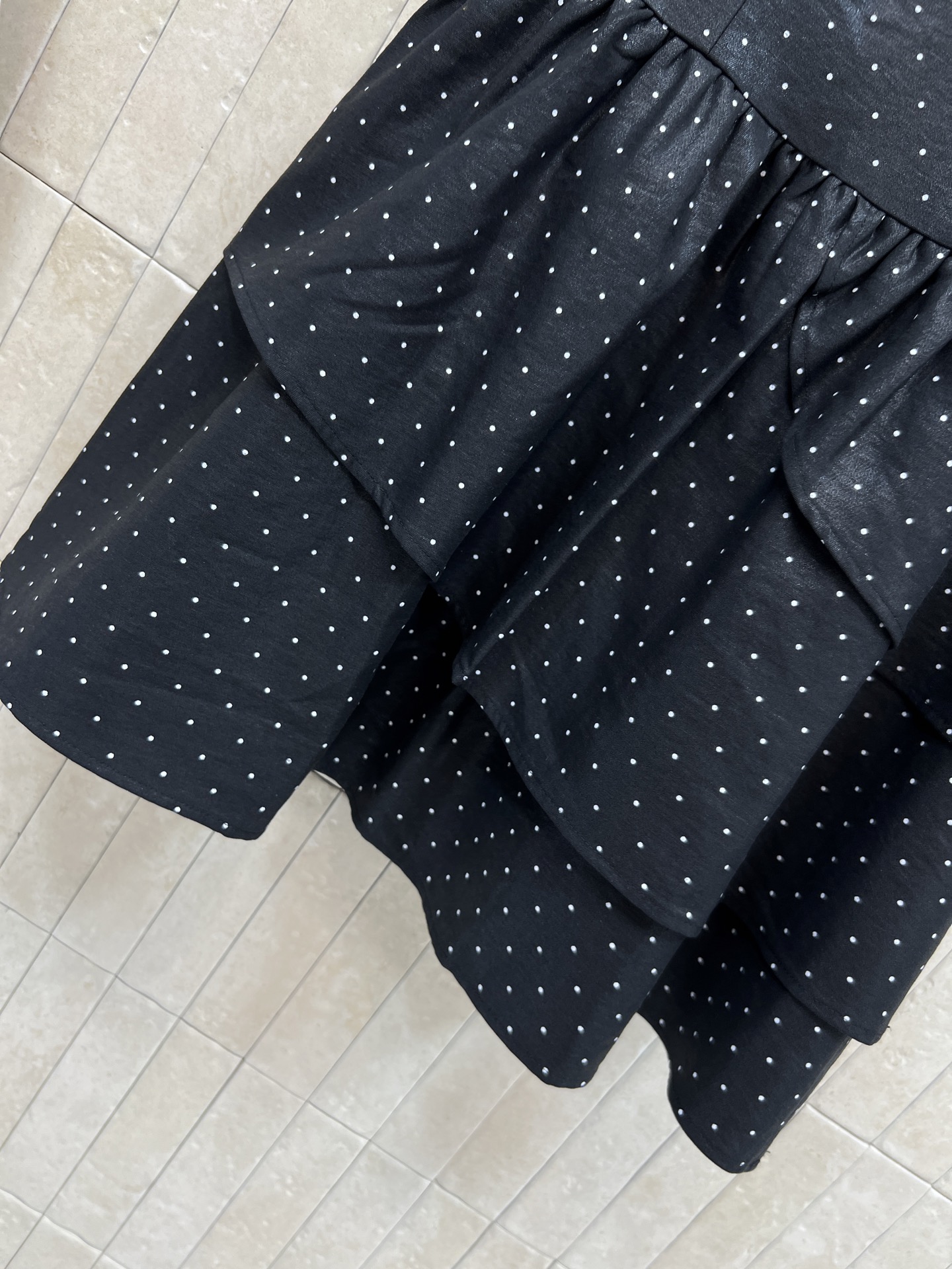 MIU家 26春夏新款 波点无袖连衣裙 轻薄透气面料 春夏天穿超舒服 层叠裙摆设计 立体又灵动 无袖剪裁