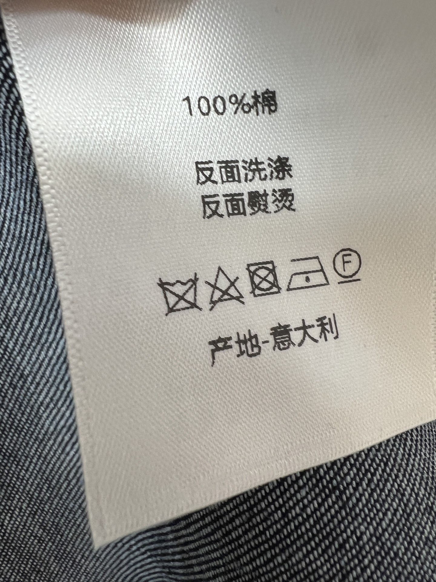 D家 26夏季新款 无袖收腰连衣裙​​ 纯棉牛仔面料 亲肤透气 衬衫式翻领+单排扣设计 腰带可调节 轻松